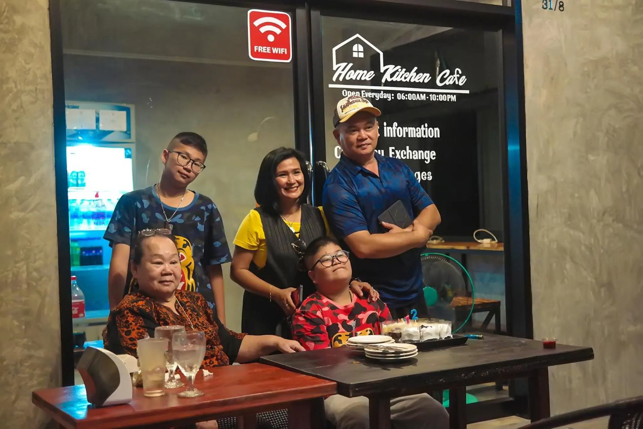 Family in Baan i Talay Chumphon บ้านไอทะเลชุมพร