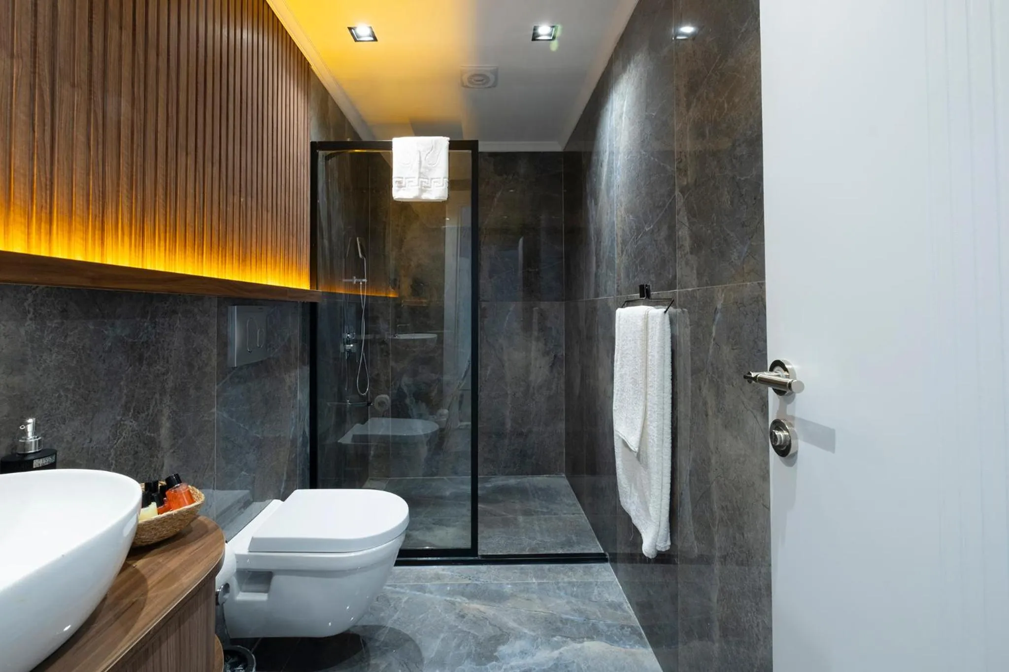 Shower in Euphrates Hotel Bursa