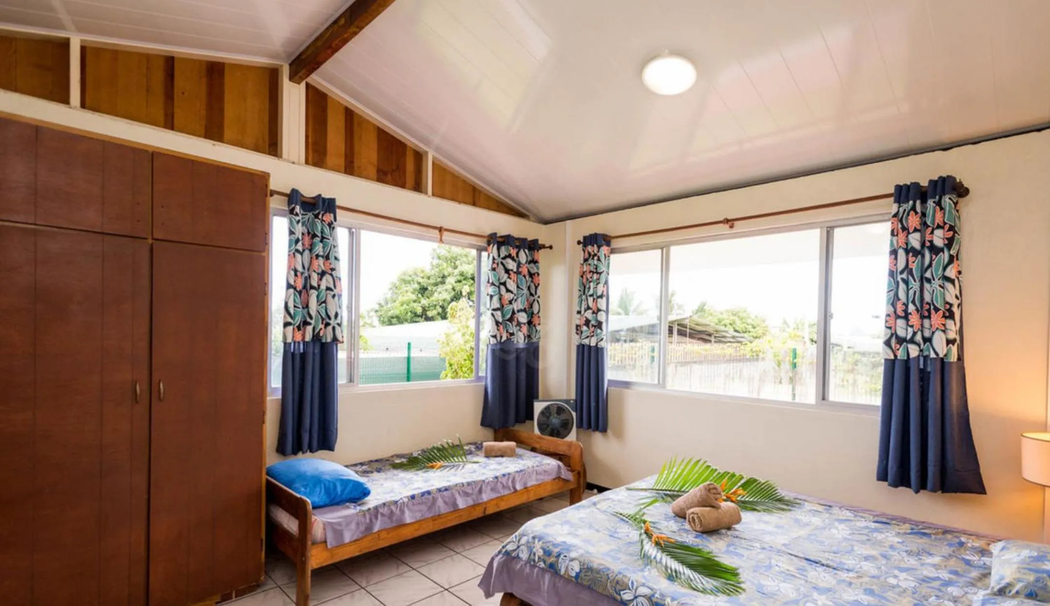 Bedroom, Bed in Pension TE MITI - PLAGE-BEACH 200m - Mahana Parc & Vaiava Beach pk18 - B&B CHAMBRES ou DORTOIR