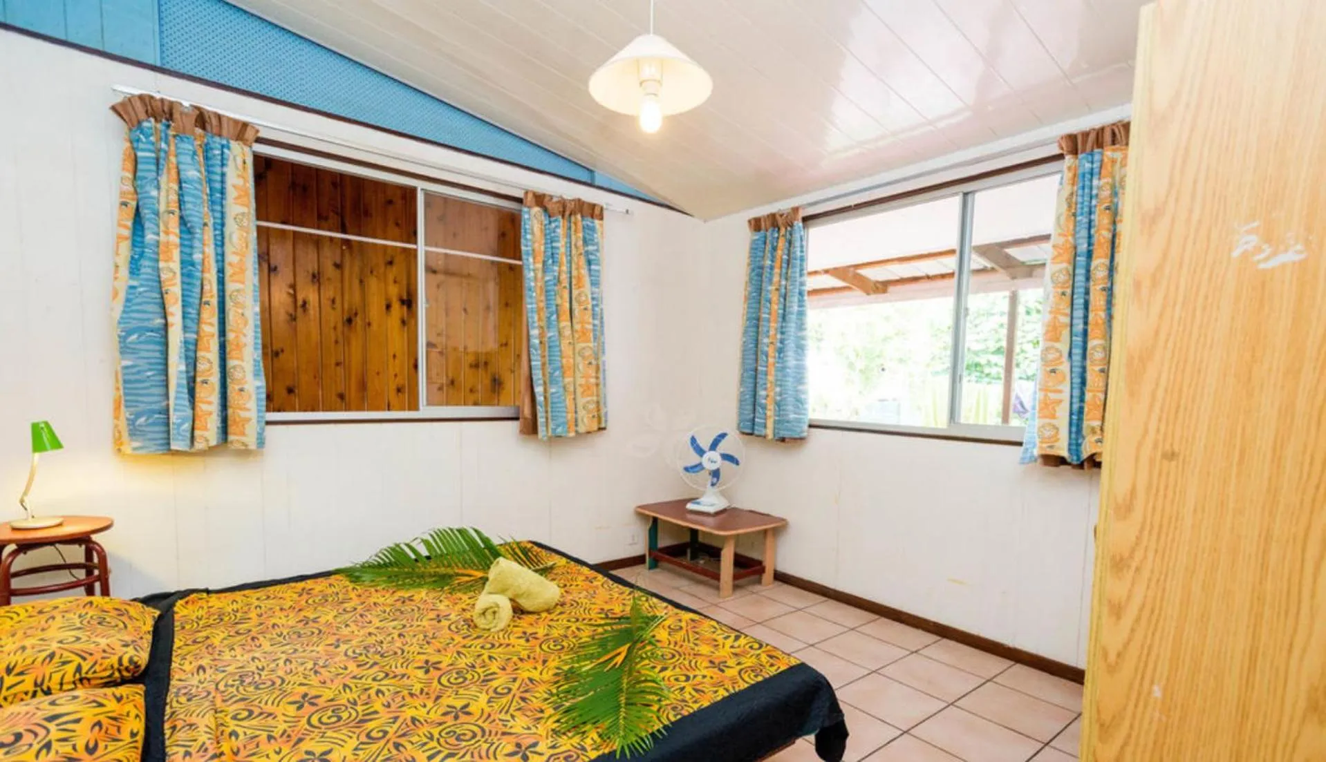 Photo of the whole room in Pension TE MITI - PLAGE-BEACH 200m - Mahana Parc & Vaiava Beach pk18 - B&B CHAMBRES ou DORTOIR