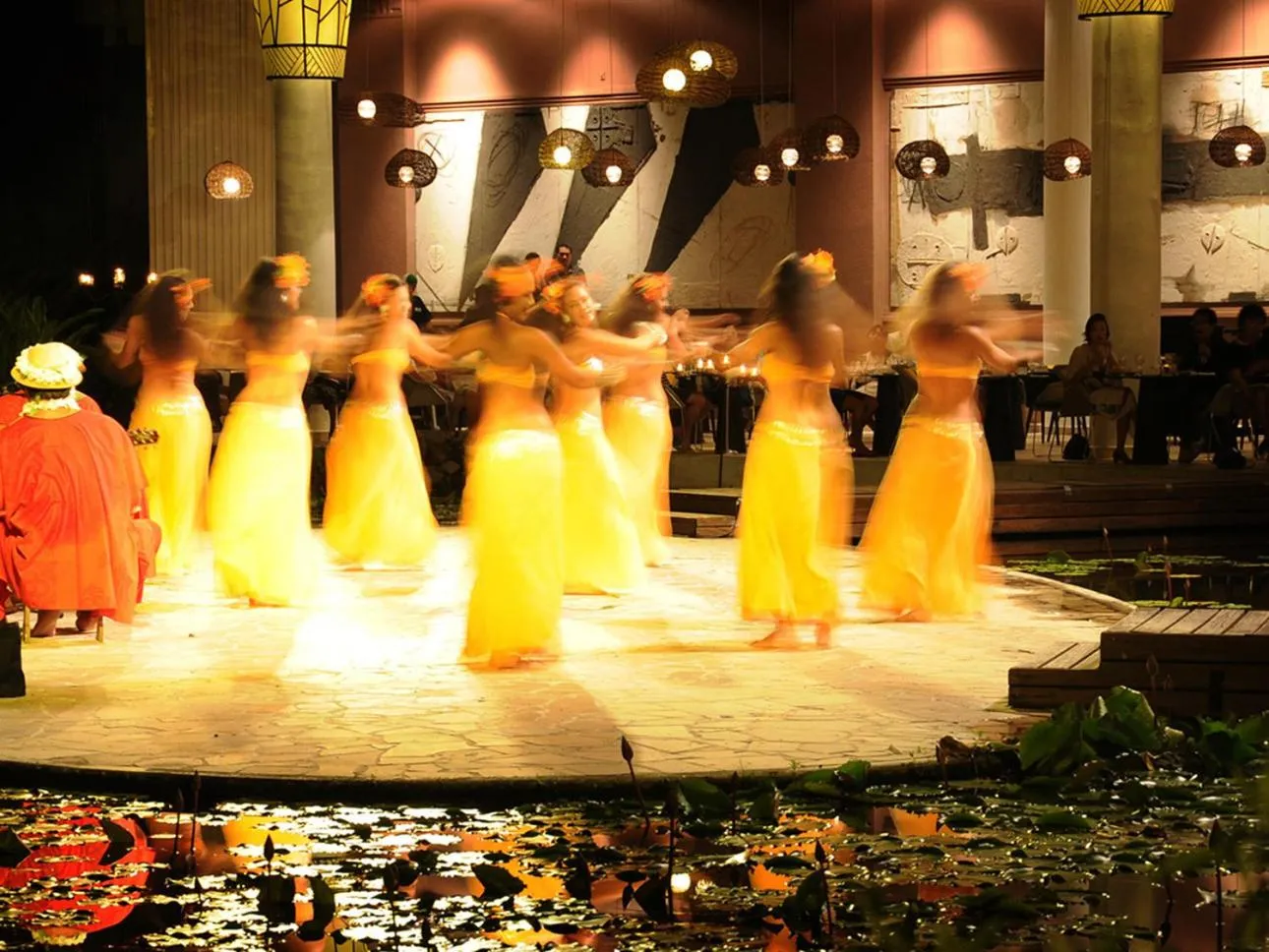 Evening entertainment in Pension TE MITI - PLAGE-BEACH 200m - Mahana Parc & Vaiava Beach pk18 - B&B CHAMBRES ou DORTOIR