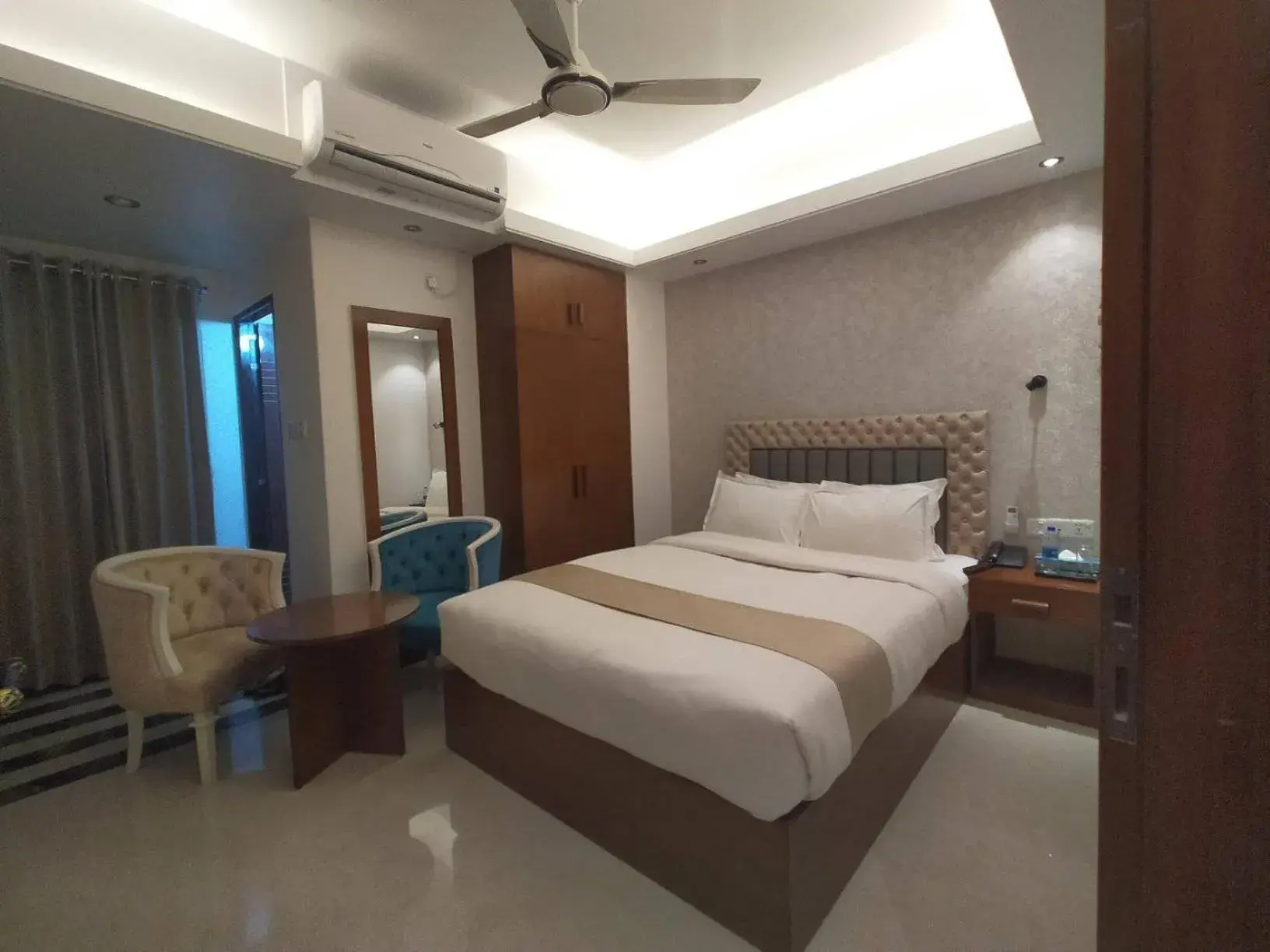 Deluxe Double Room in The Tayef Residency Deluxe Double Room in The Tayef Residency