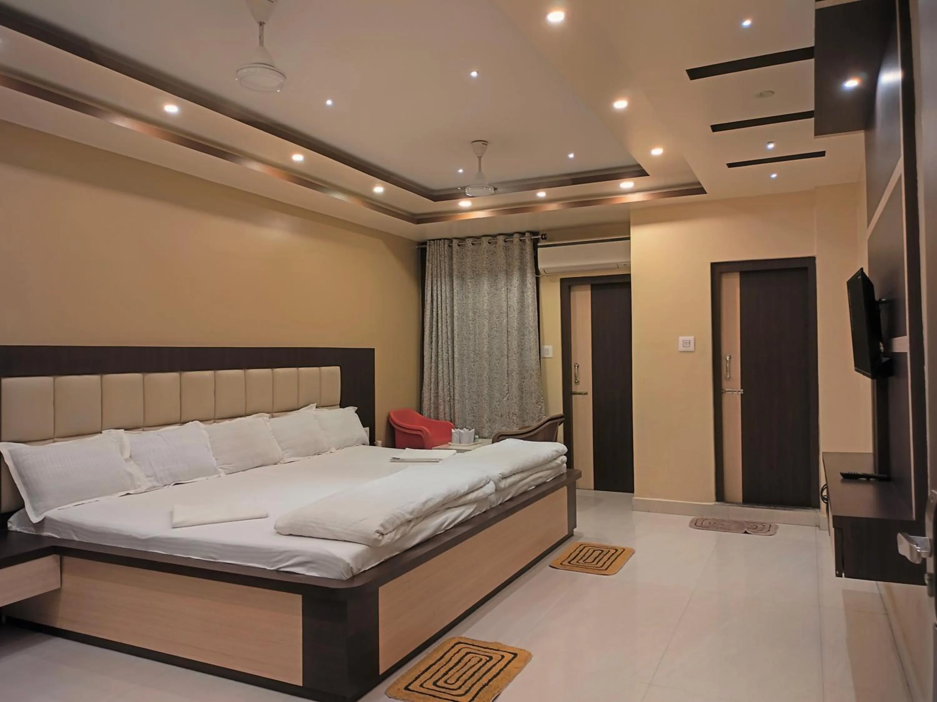 Bed in HOTEL BINAPANI Deluxe 1