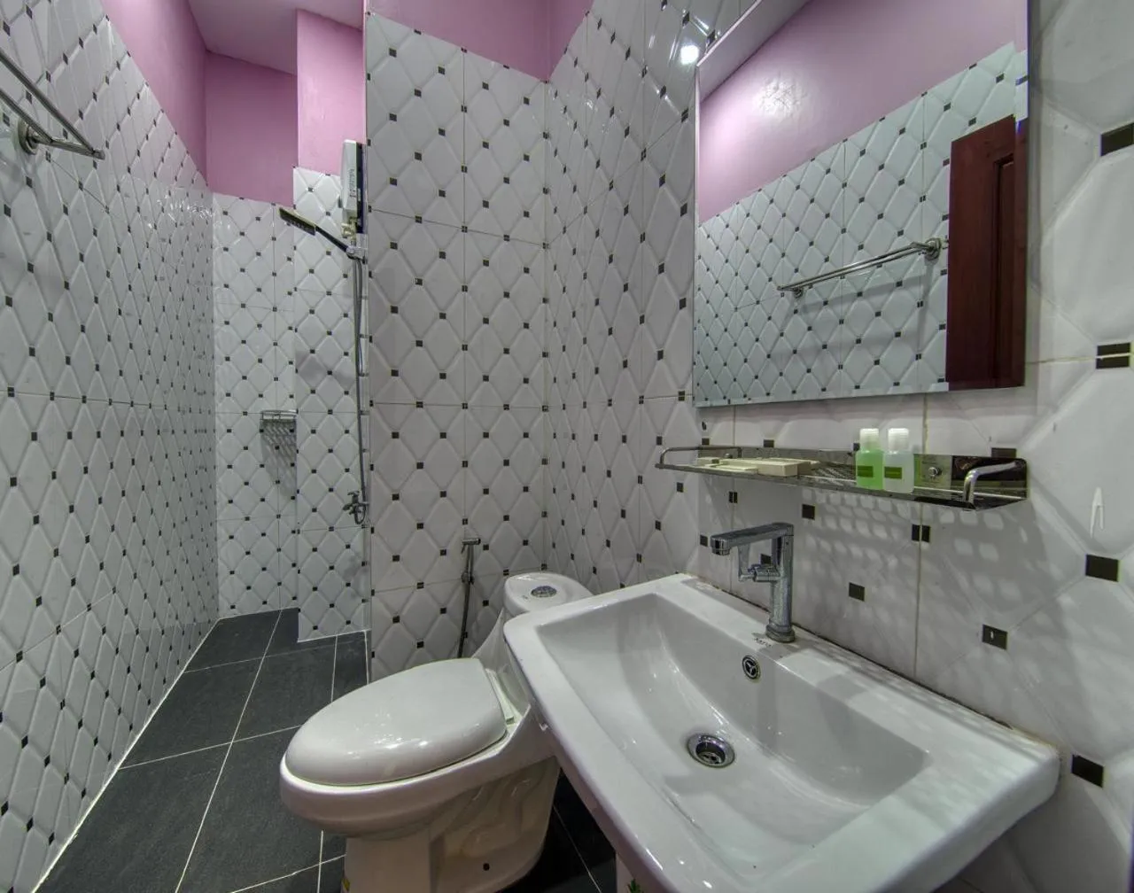 Toilet in Kalinga Art Home Guest House