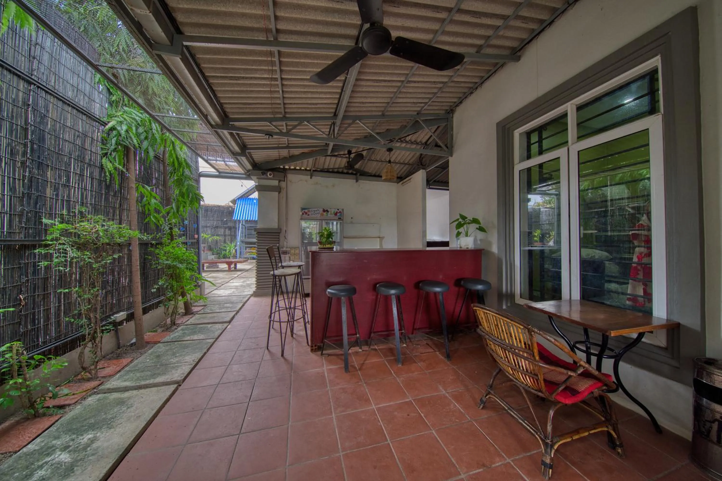 Restaurant/places to eat in Kalinga Art Home Guest House