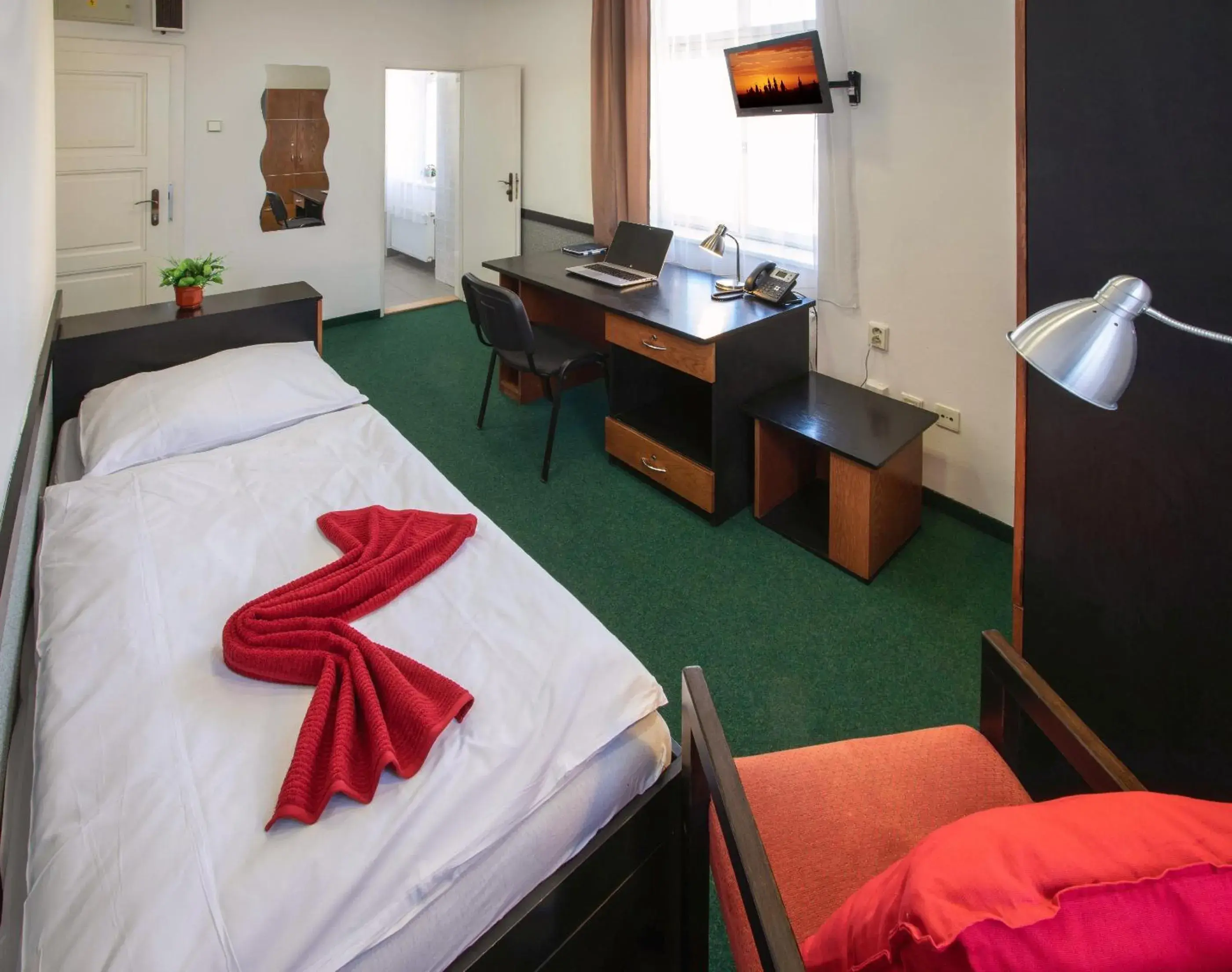 Single Room with Bathroom in Masarykova Kolej Single Room with Bathroom in Masarykova Kolej