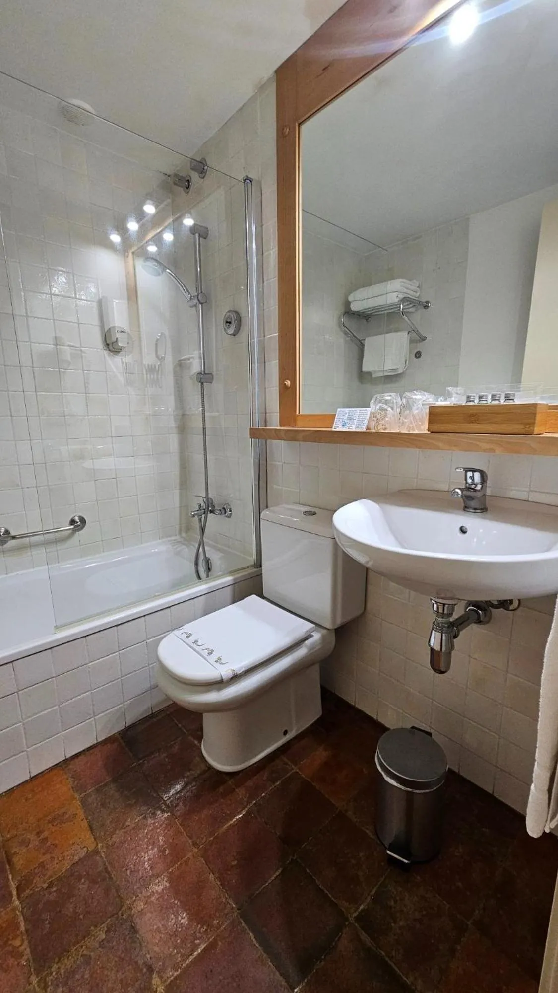 Bathroom in Hotel de La Font Peralada