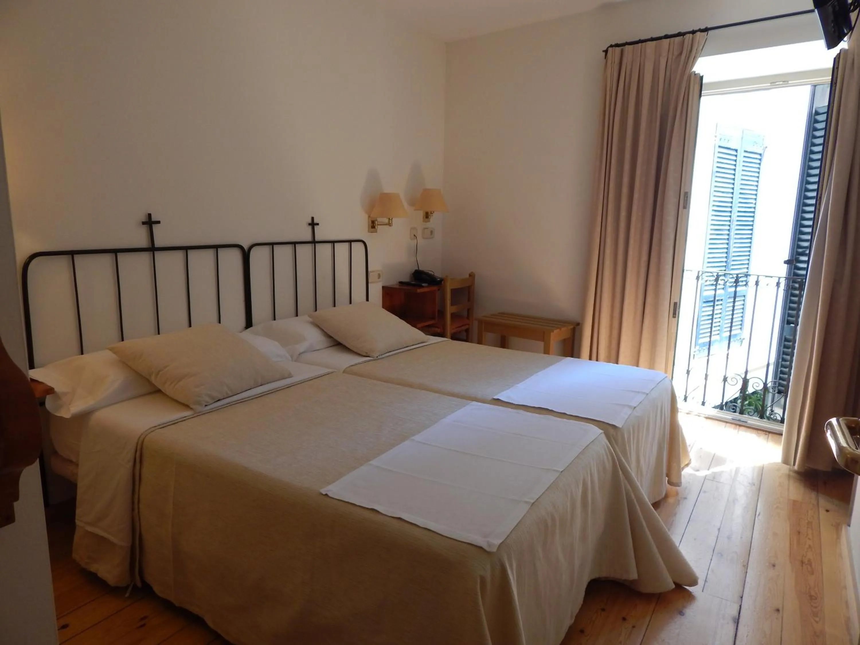 Bed in Hotel de La Font Peralada