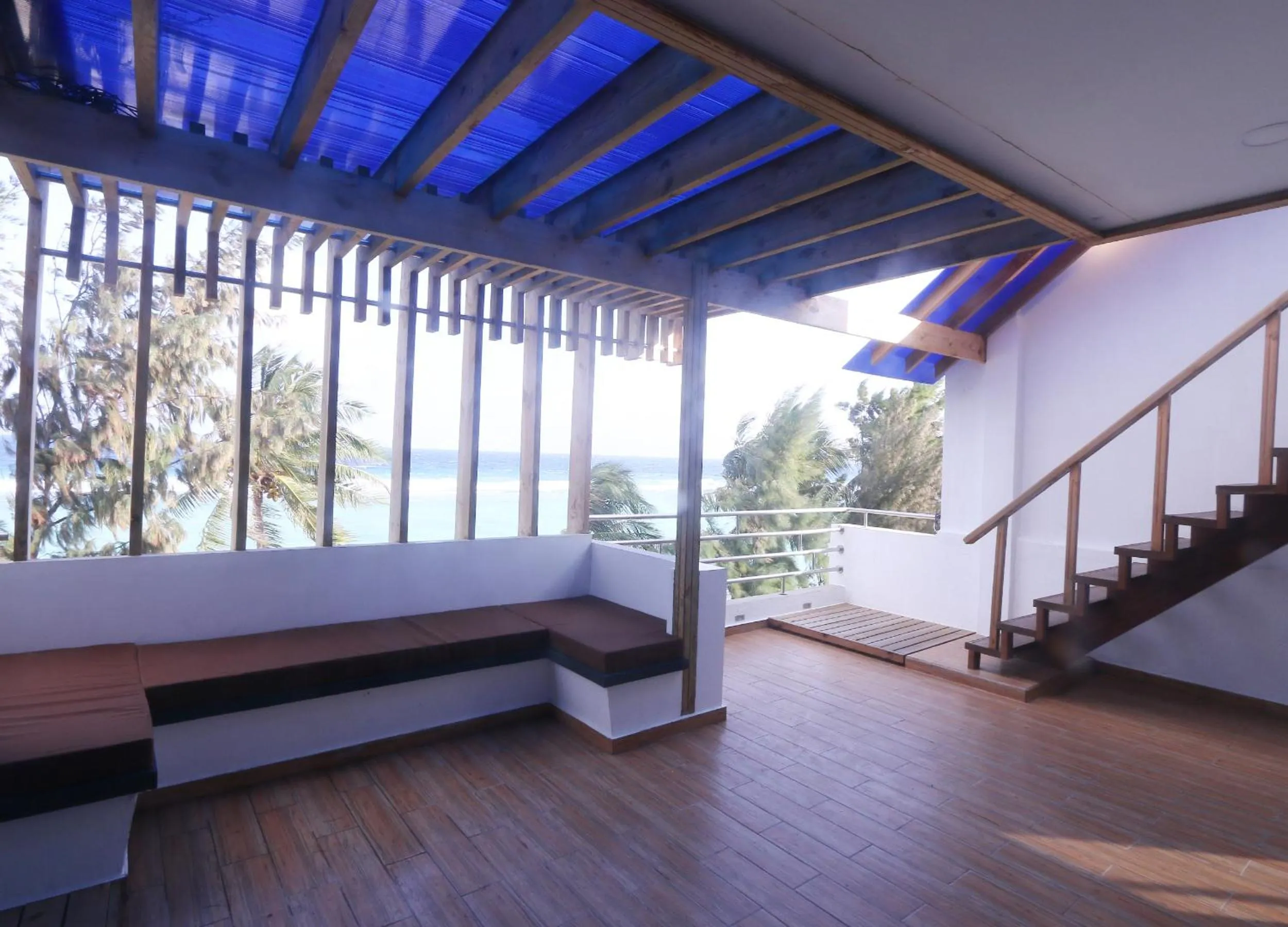 Balcony/Terrace, Bed in Ripple Beach Inn