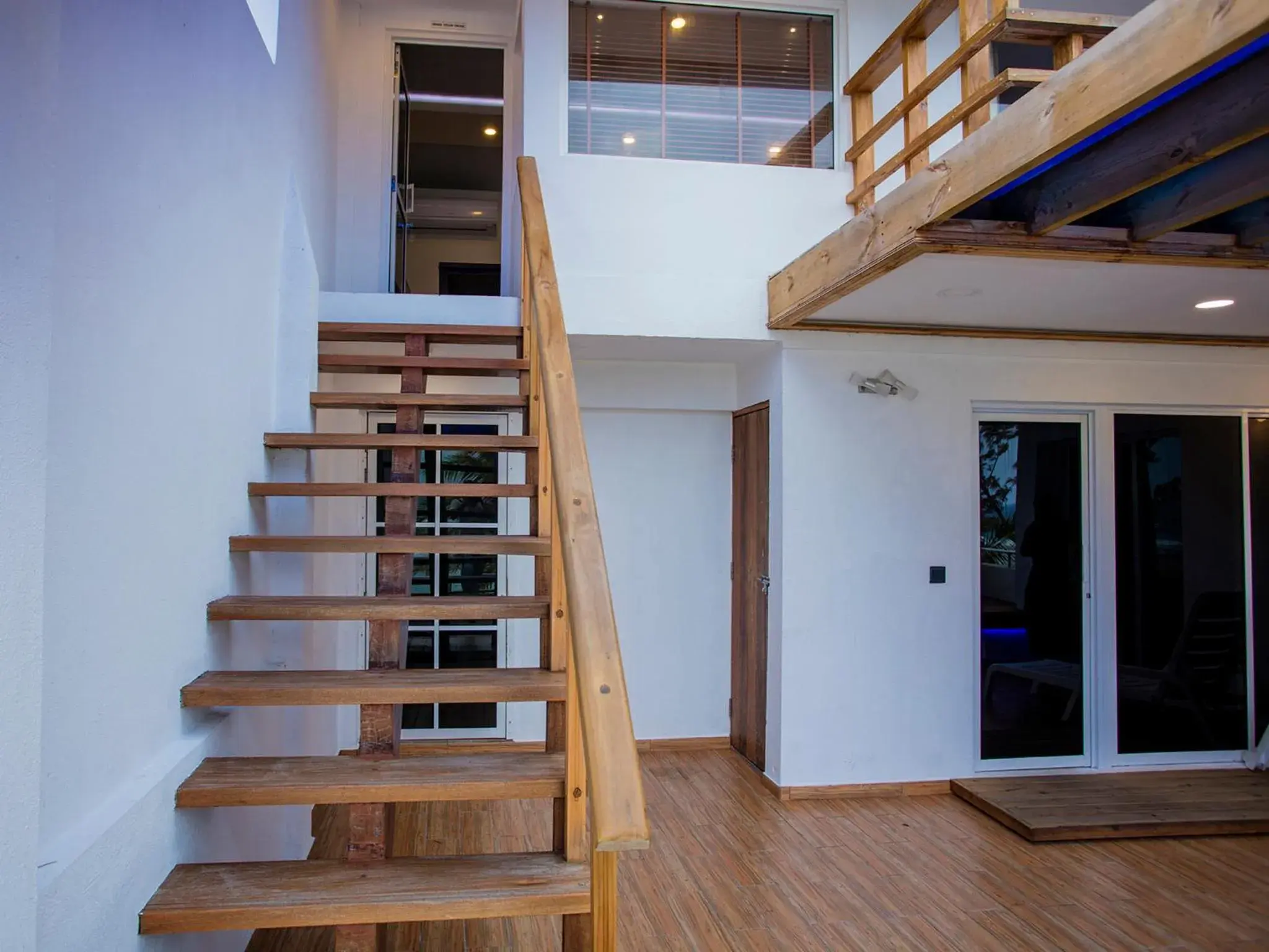 Sea View Penthouse Suite - single occupancy in Ripple Beach Inn Sea View Penthouse Suite - single occupancy in Ripple Beach Inn