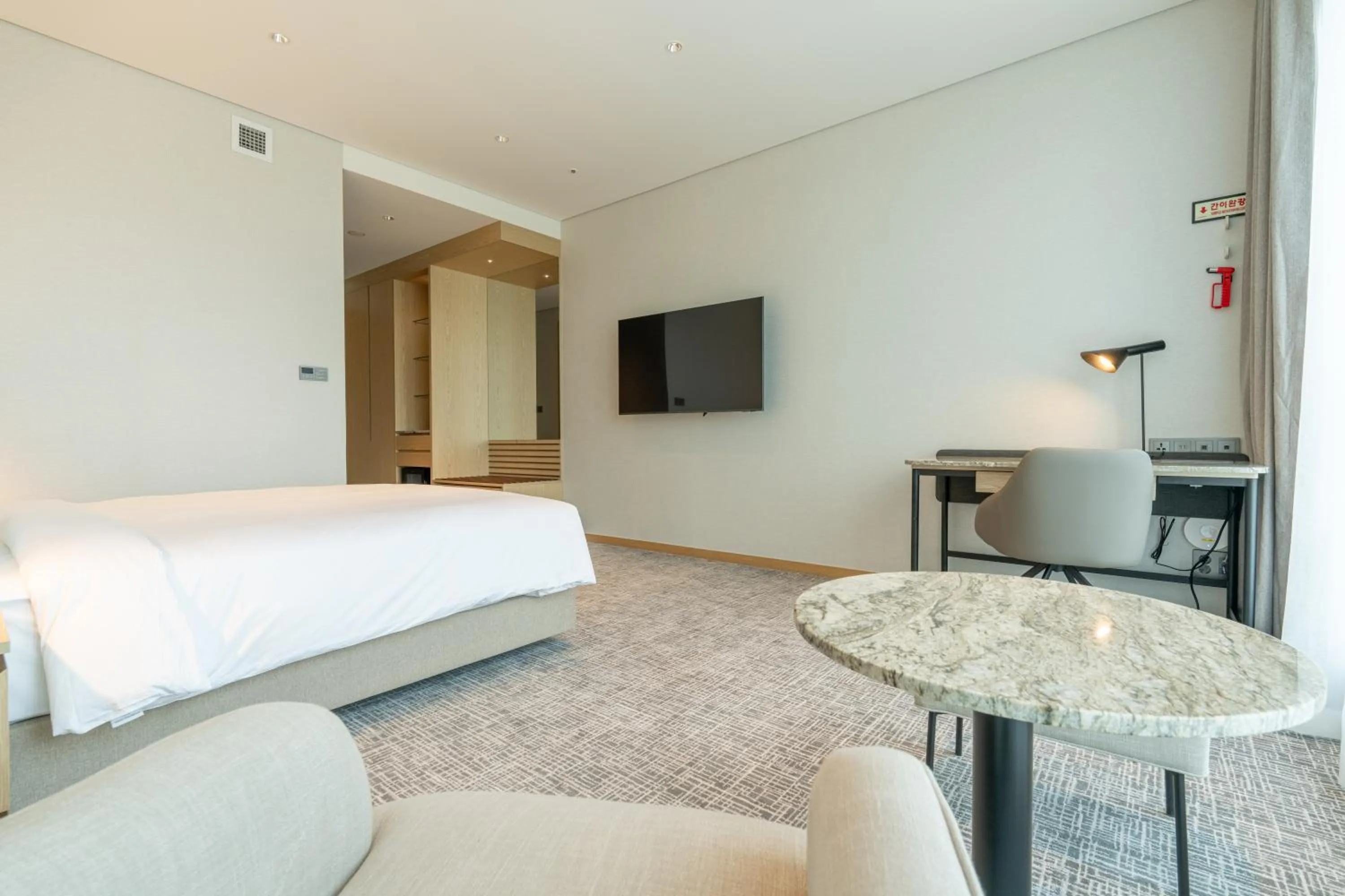 Bedroom, Bed in Stanford hotel Andong