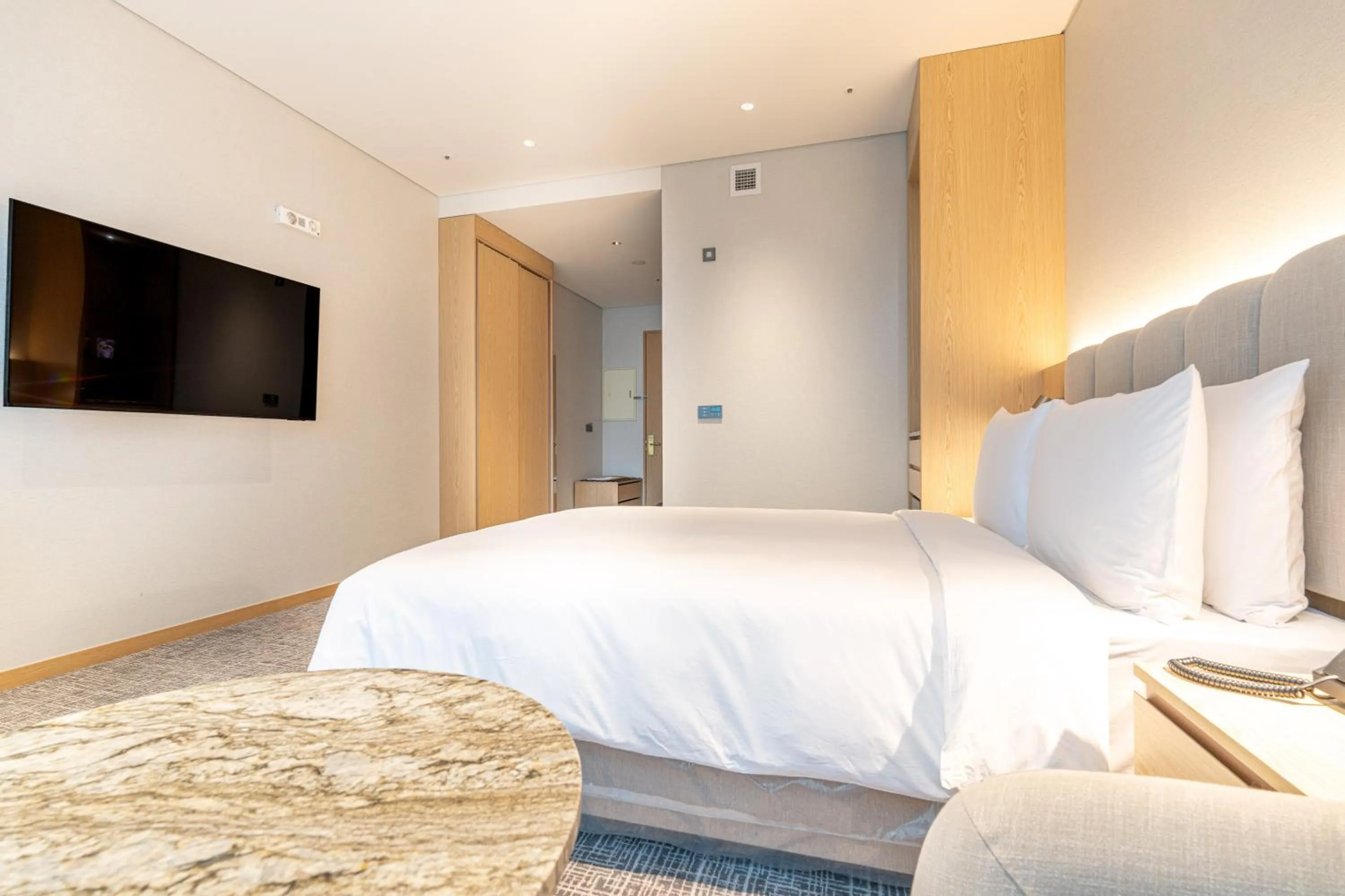 Bedroom, Bed in Stanford hotel Andong