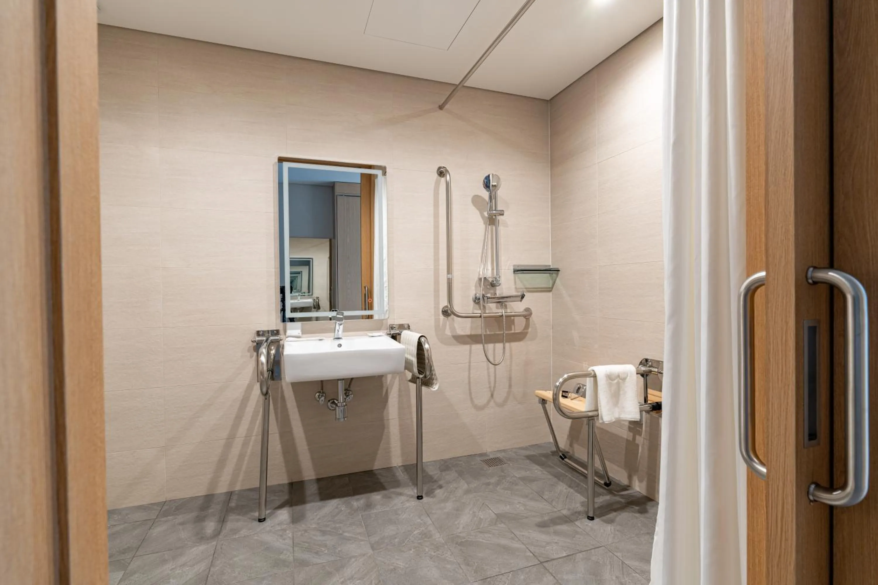 Bathroom in Stanford hotel Andong