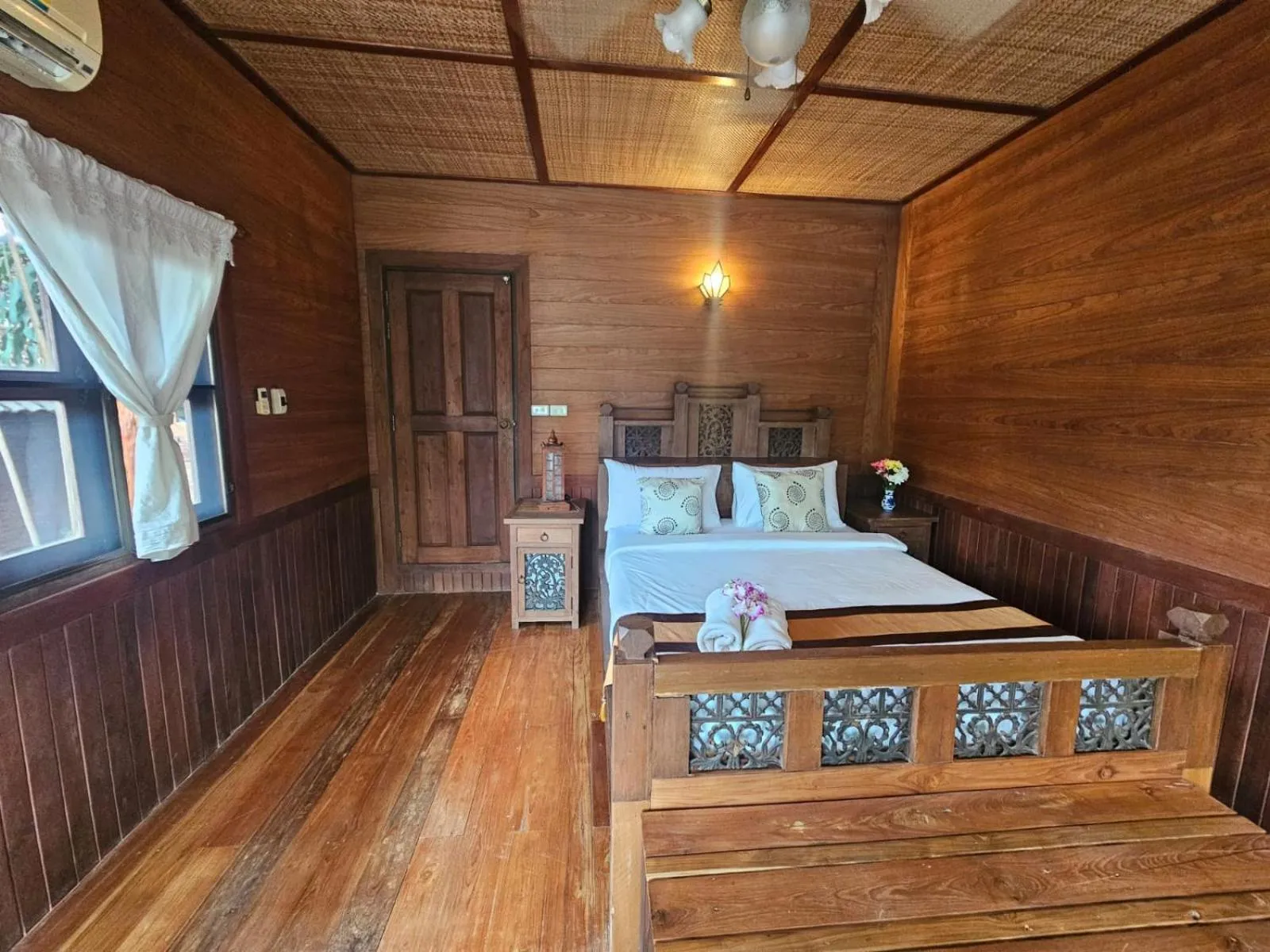 Bed in Insda Wellness Resort