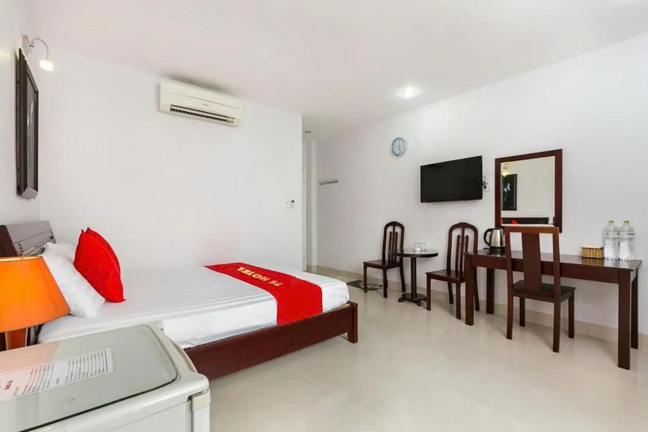 Photo of the whole room in Hao Tin Hotel Ben Thanh - City Central