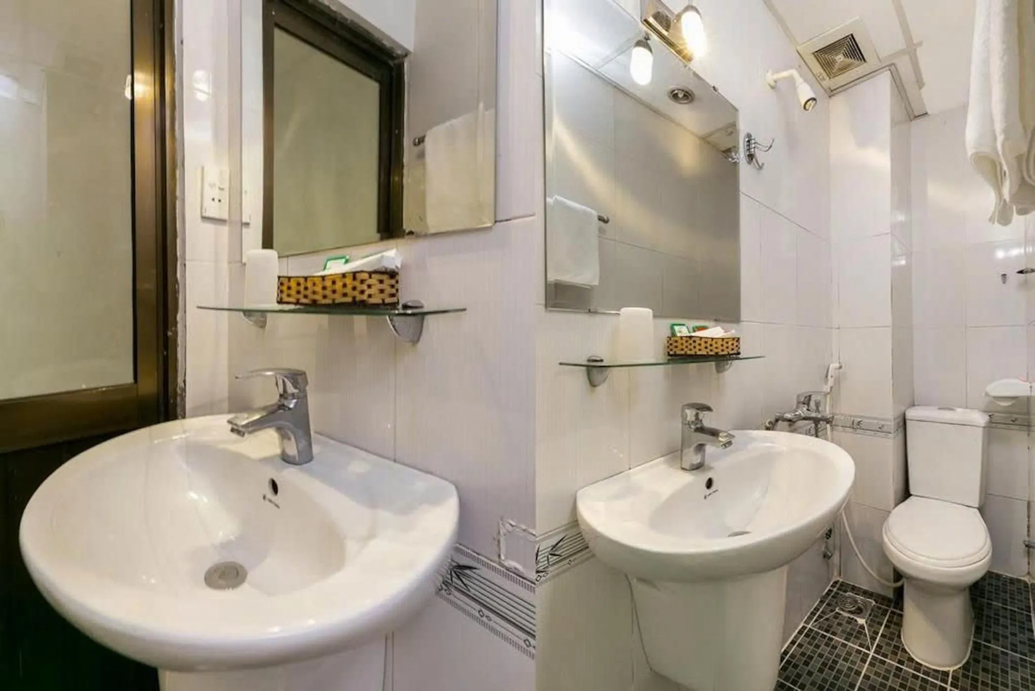 Toilet in Hao Tin Hotel Ben Thanh - City Central