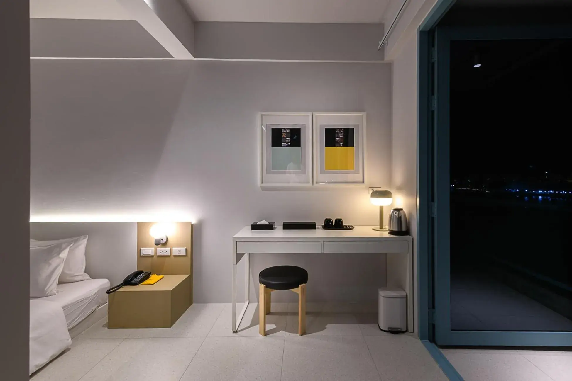 Riverfront Deluxe Room in Mowa Bangkok Riverfront Deluxe Room in Mowa Bangkok