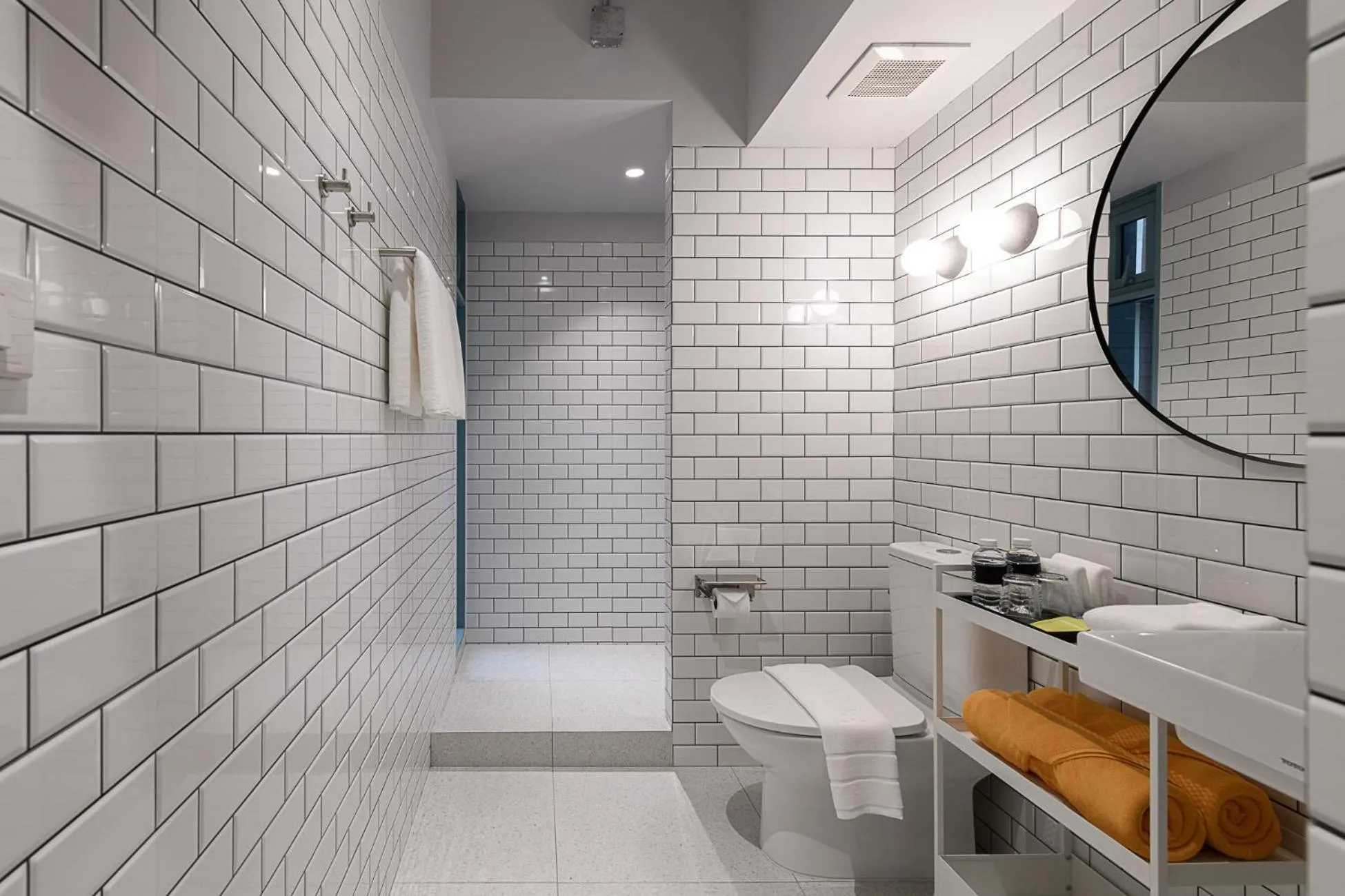 Shower in Mowa Bangkok