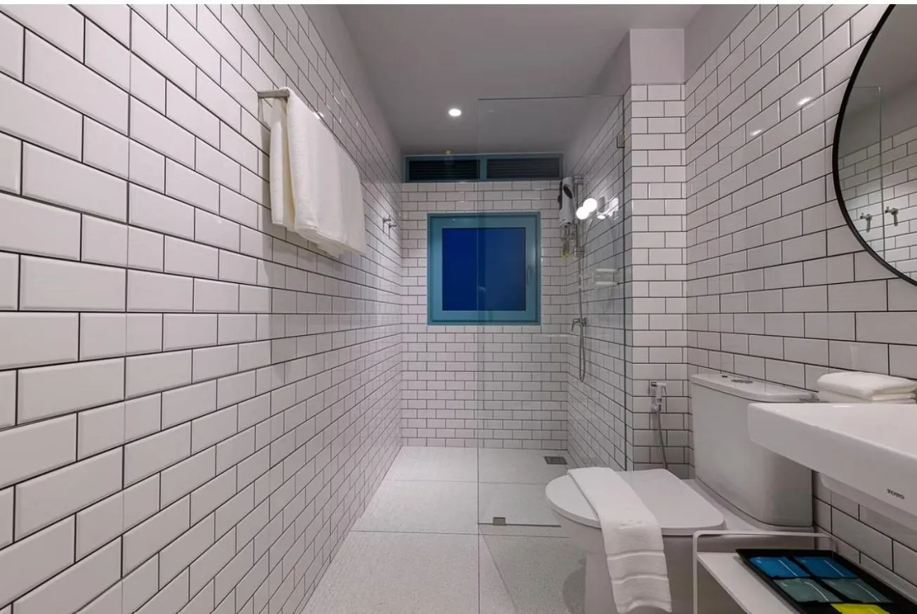 Shower in Mowa Bangkok