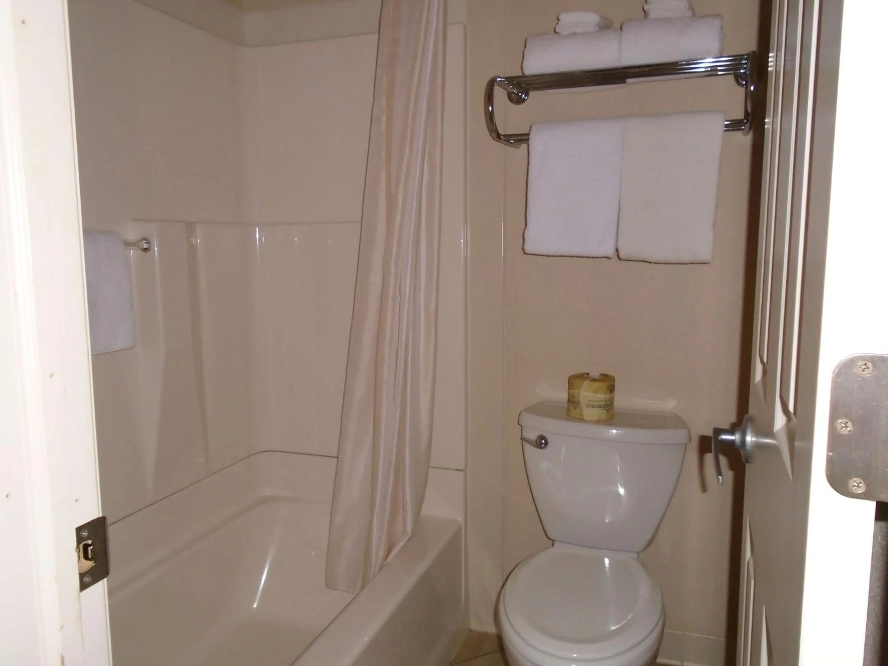 Bathroom in Arrowhead Inn New Salem