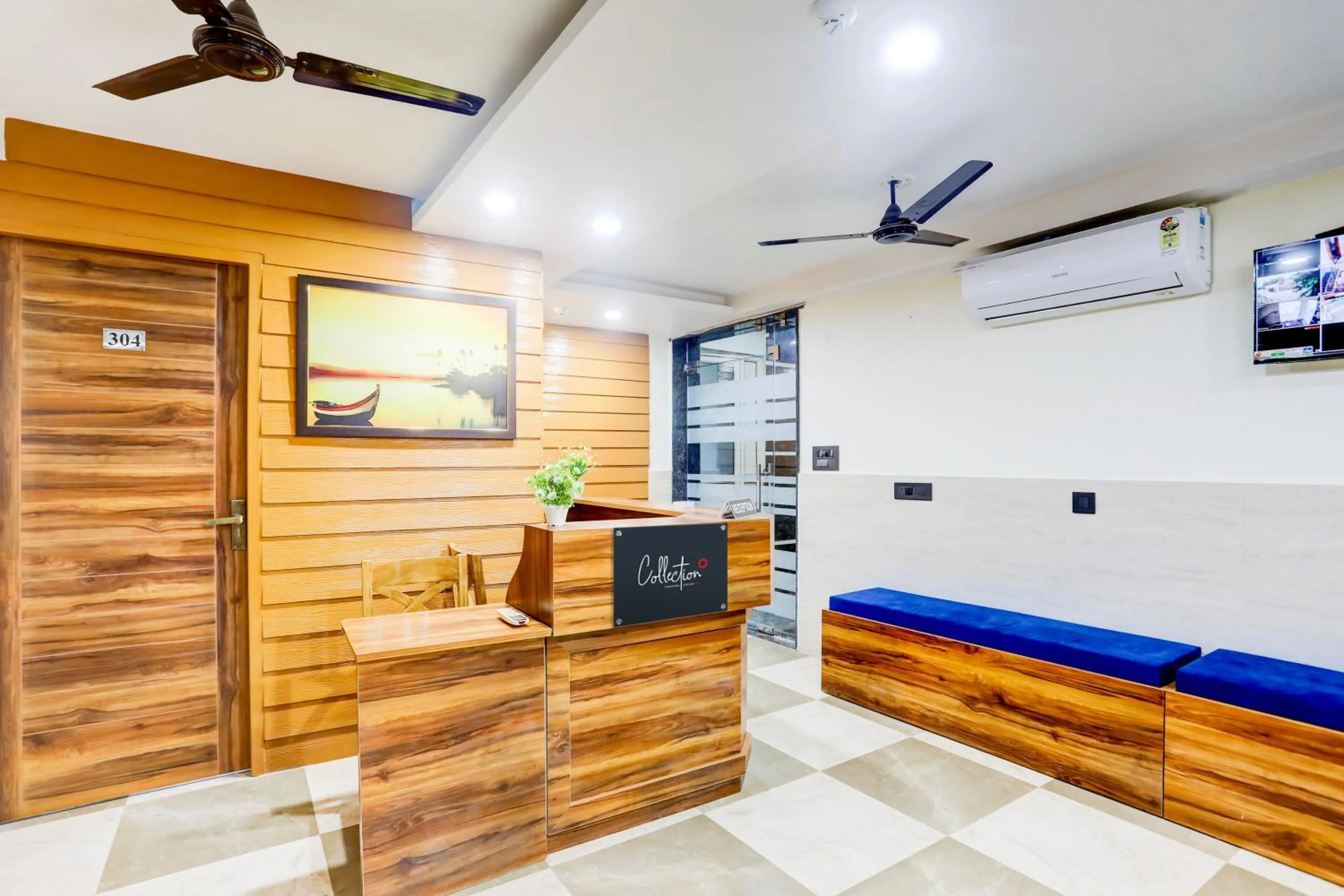 Lobby or reception, Bed in Collection O Elite