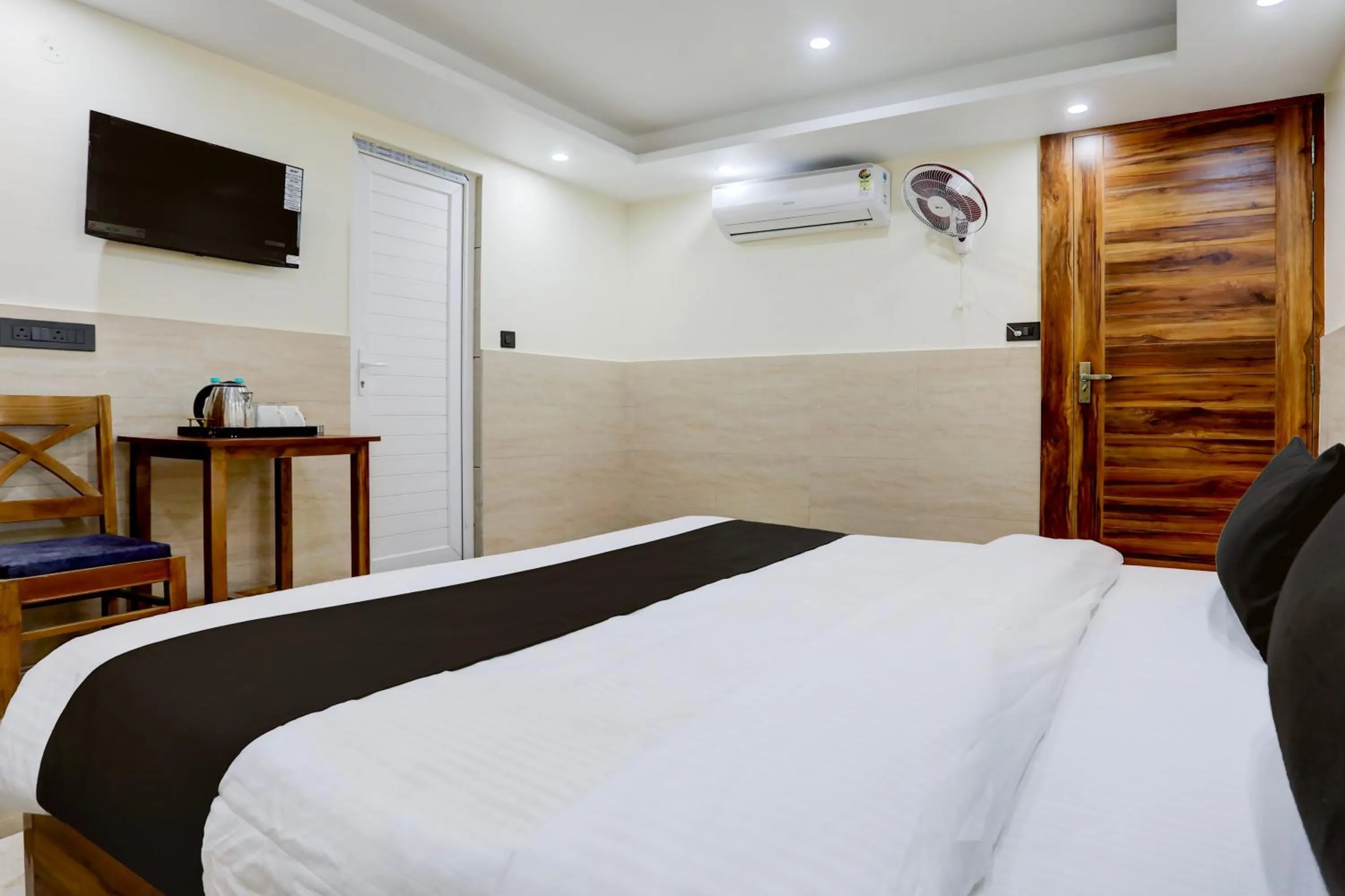 Bedroom, Bed in Collection O Elite