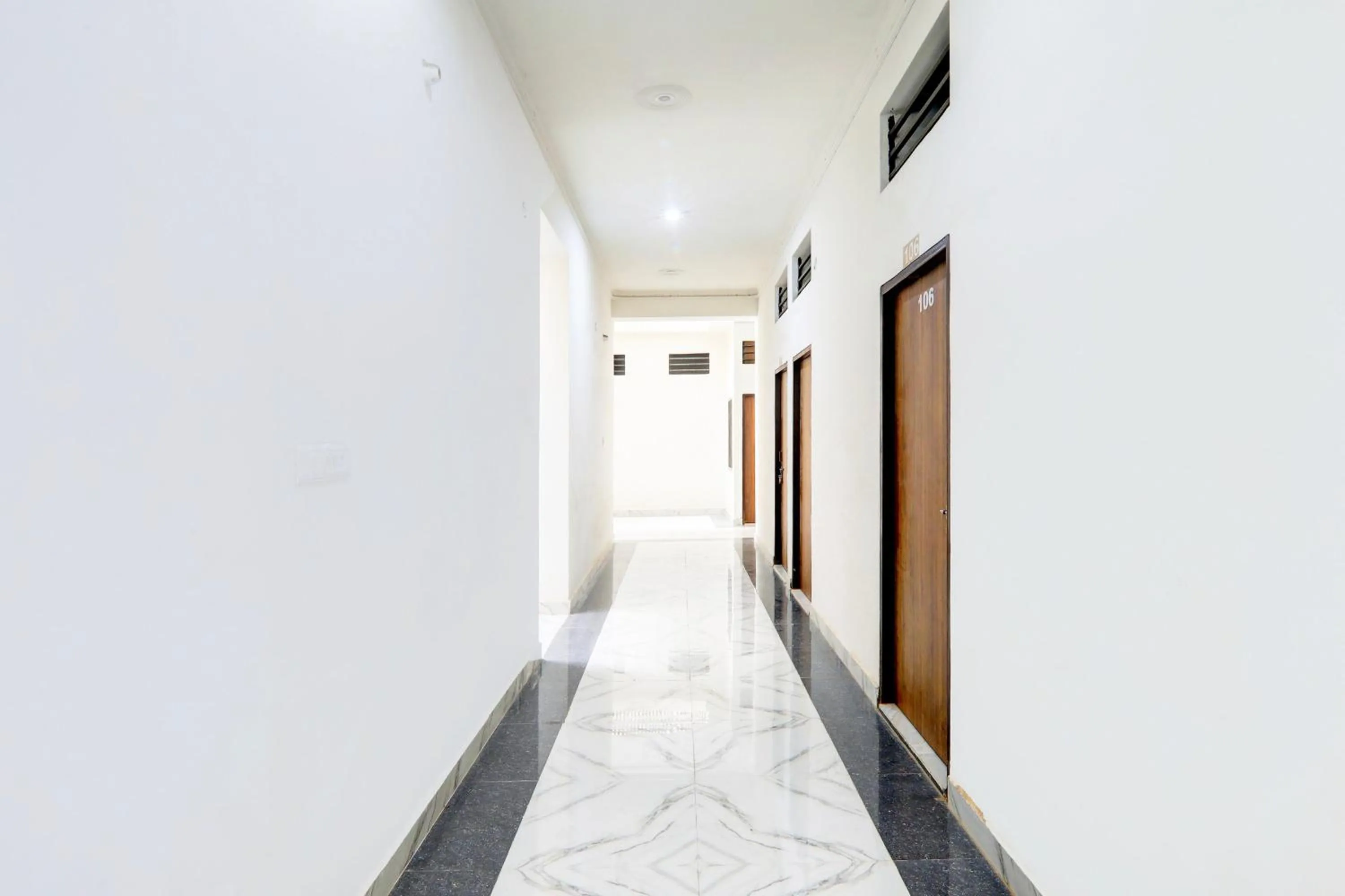 Lobby or reception in Hotel O by OYO Serene Inn Hotel And Restaurant