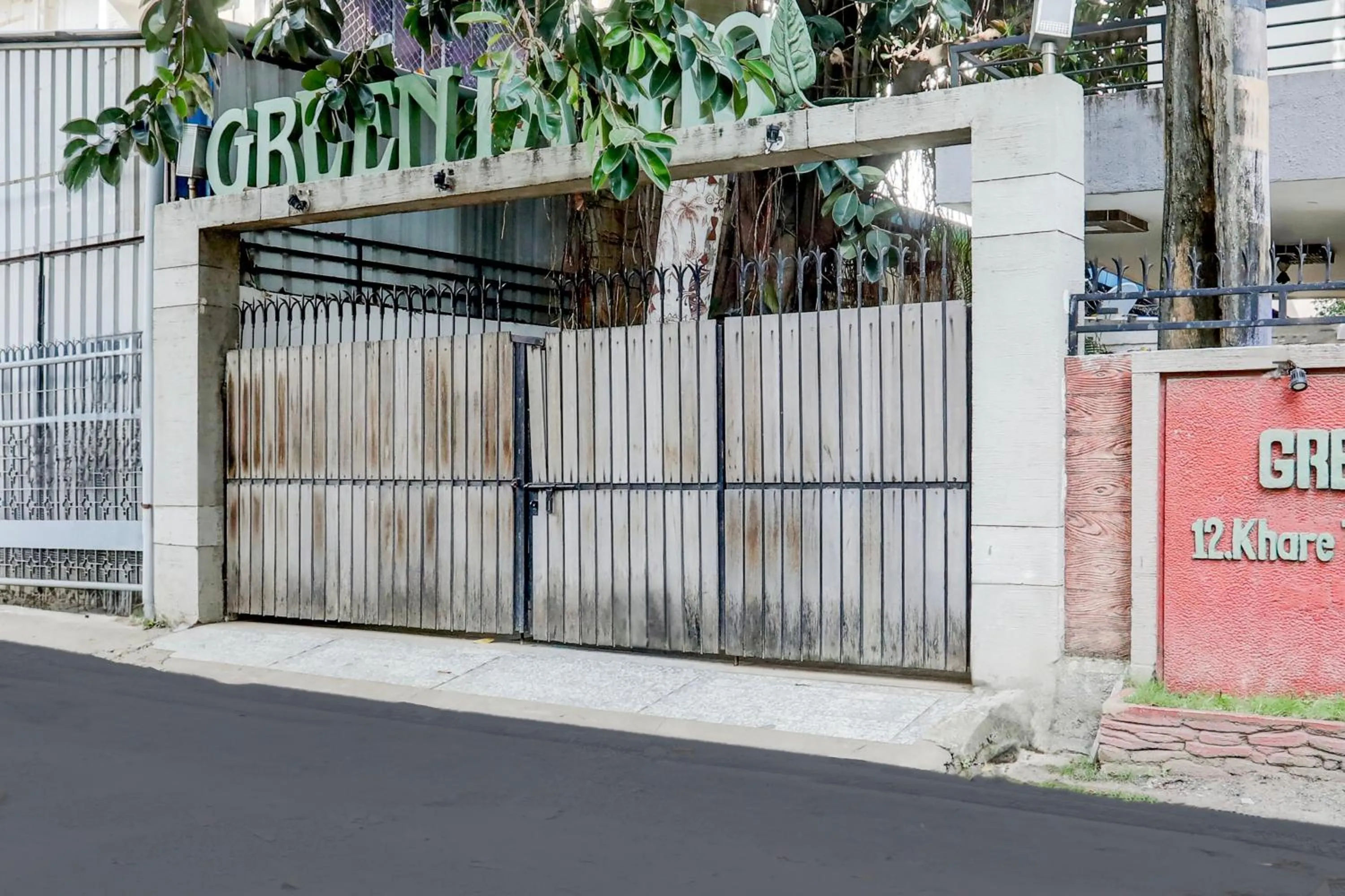 Facade/entrance in Hotel O GREEN PALMS
