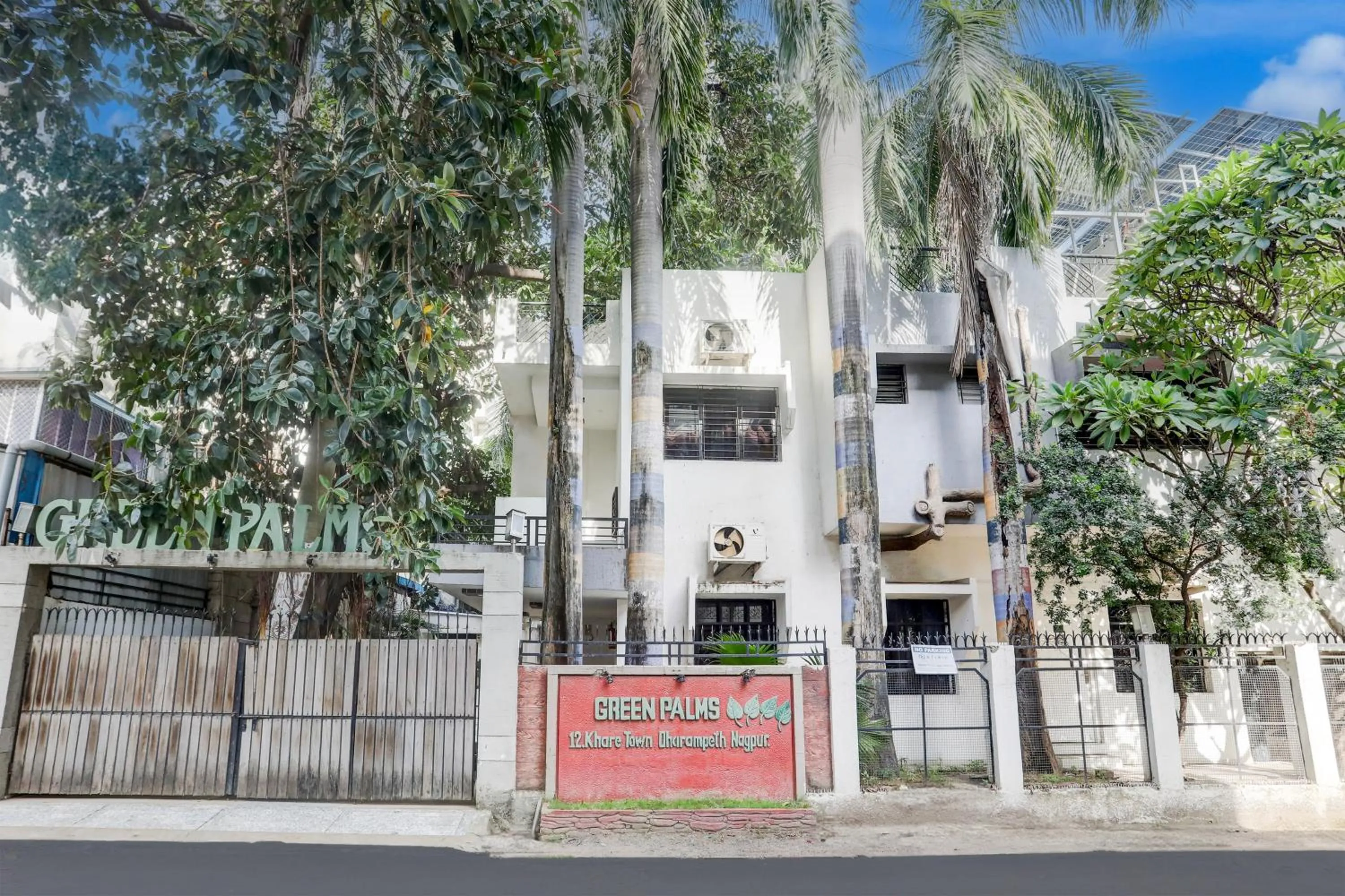 Facade/entrance in Hotel O GREEN PALMS