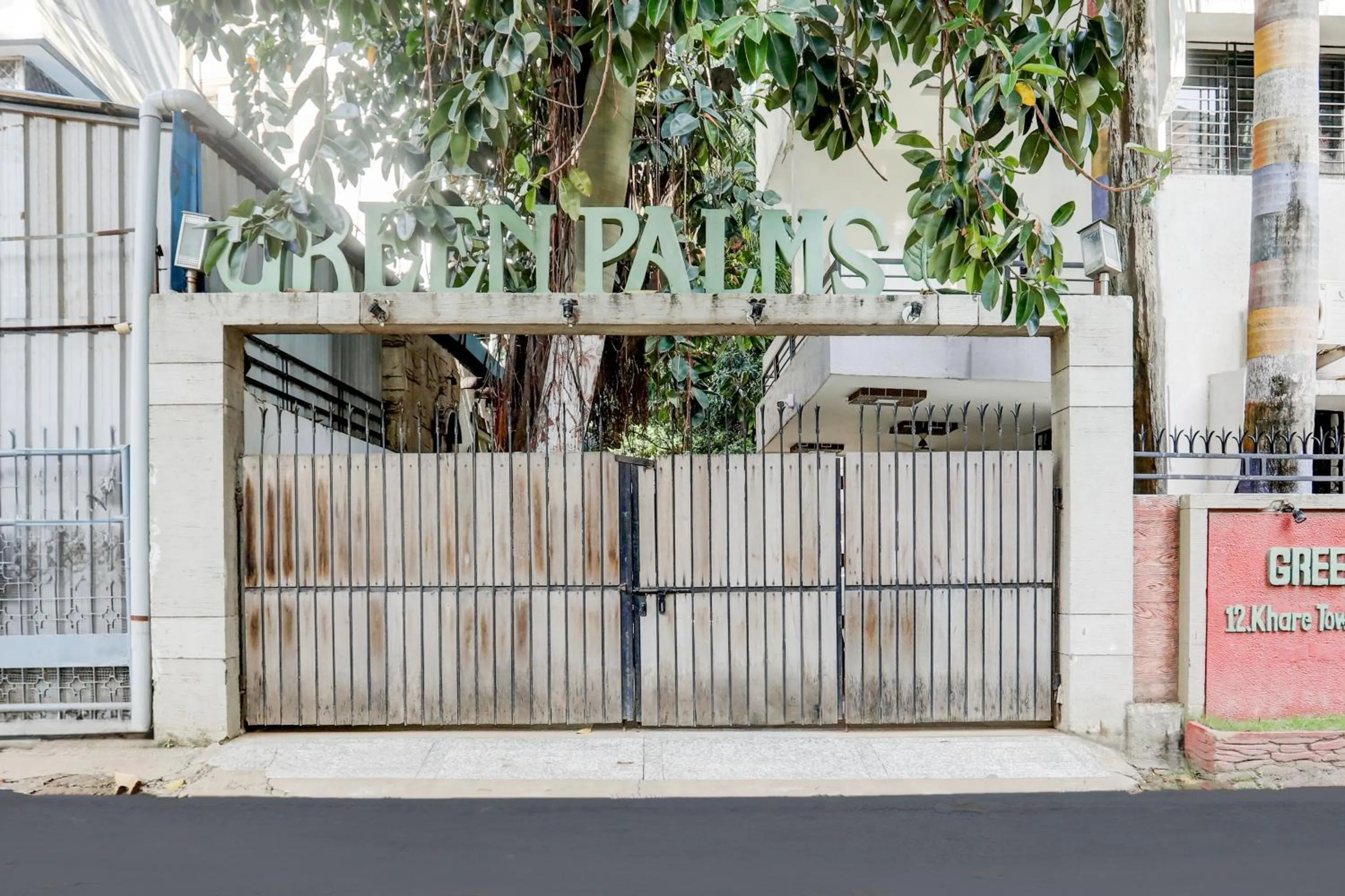 Facade/entrance in Hotel O GREEN PALMS