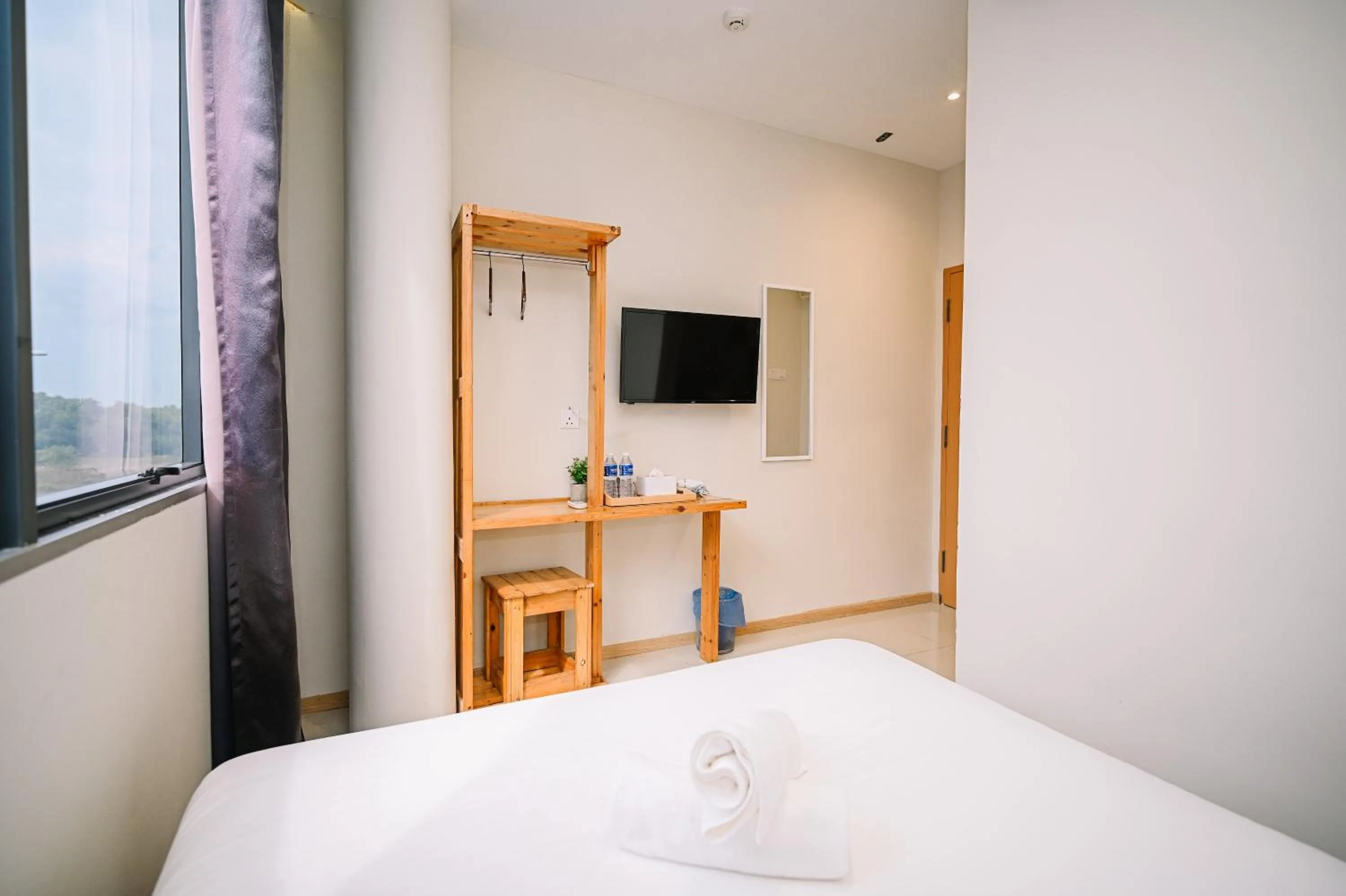 Bed in Swing & Pillows - Kota Warisan, Sepang