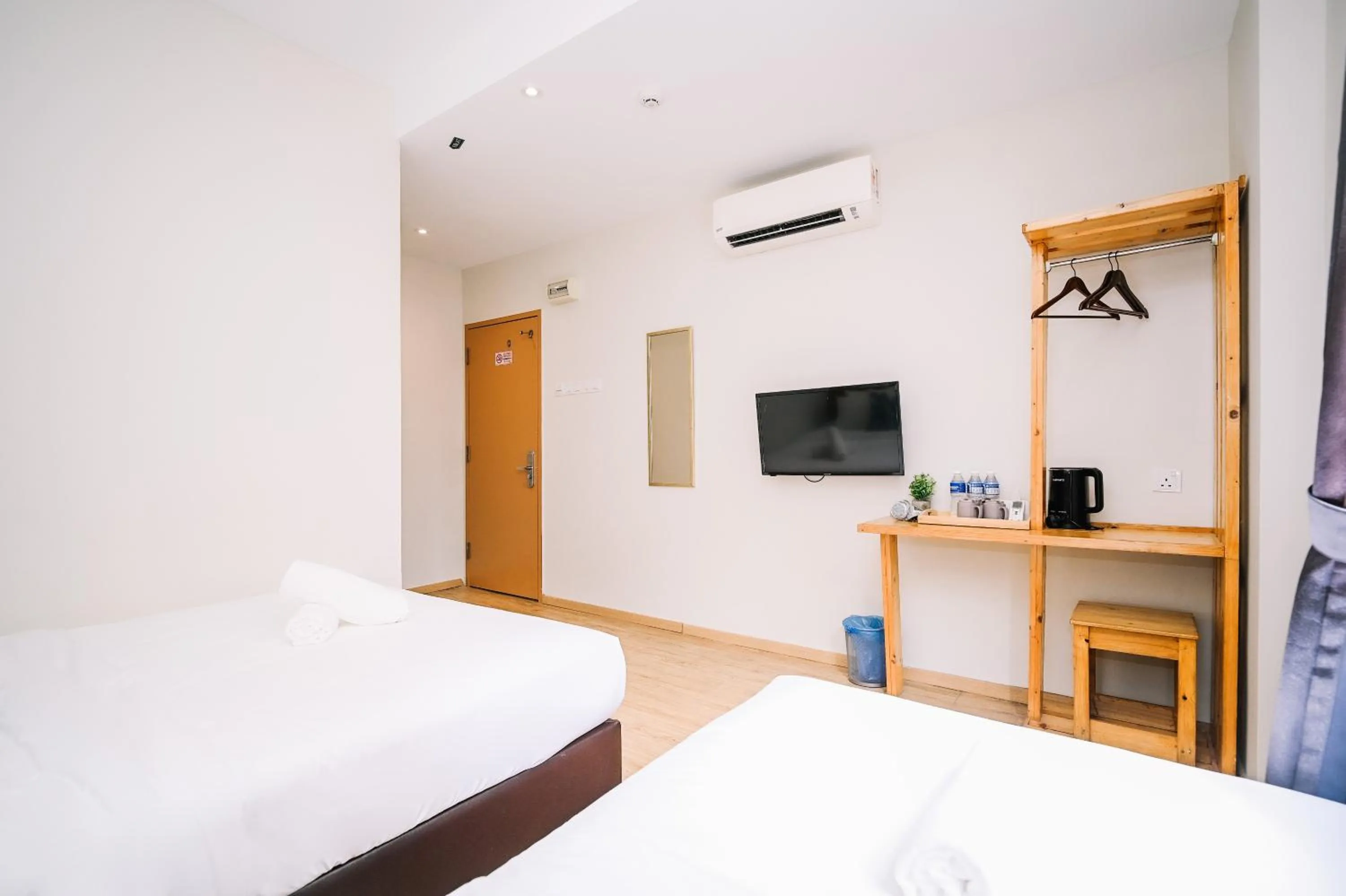 Bed in Swing & Pillows - Kota Warisan, Sepang