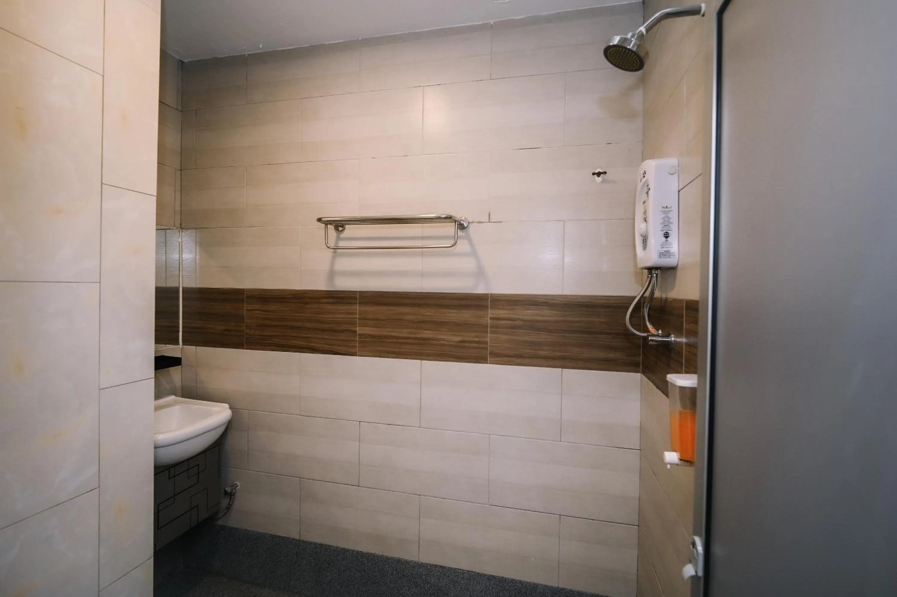 Shower in Swing & Pillows - Kota Warisan, Sepang