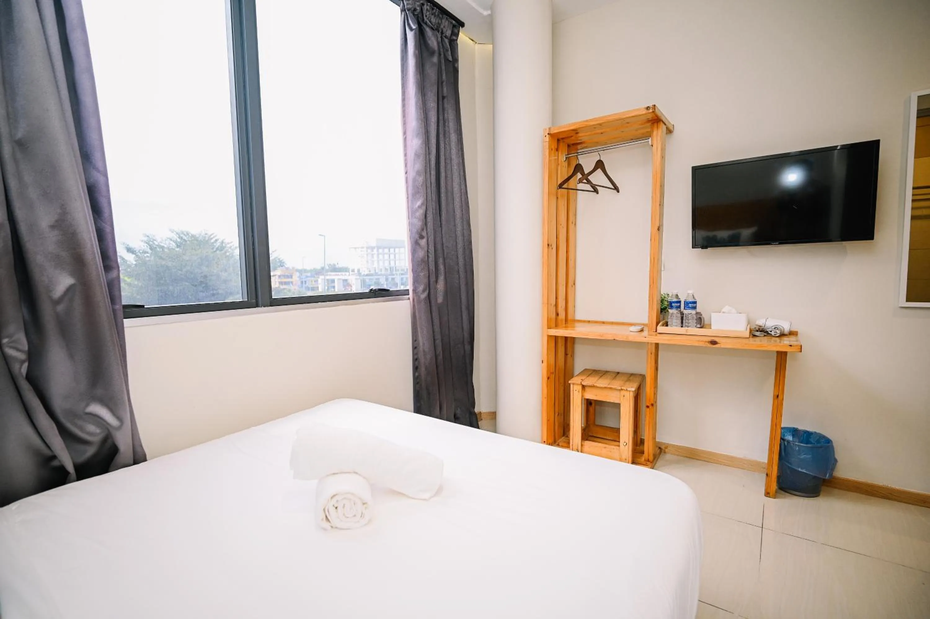 Bed in Swing & Pillows - Kota Warisan, Sepang