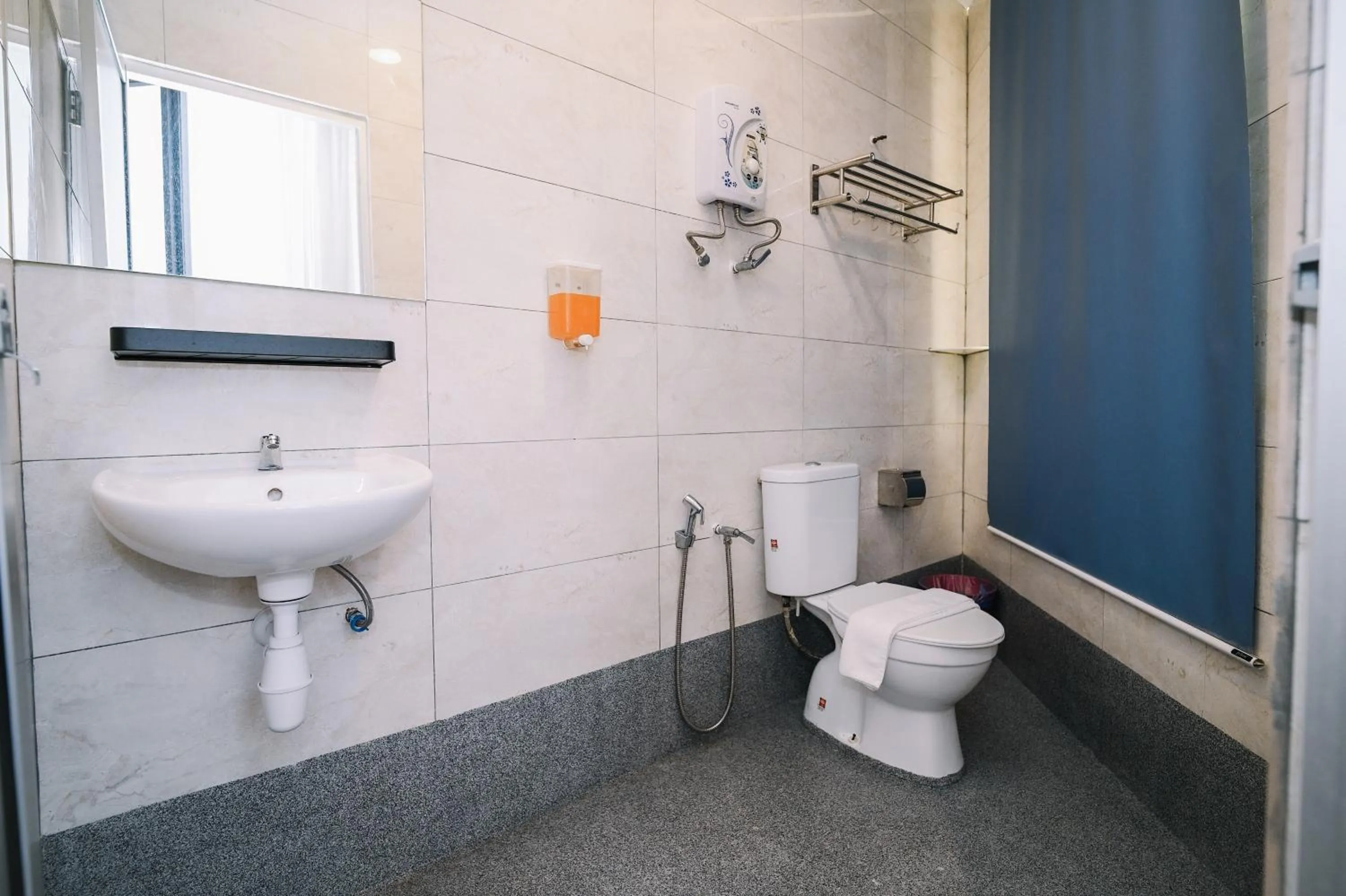 Shower in Swing & Pillows - Kota Warisan, Sepang