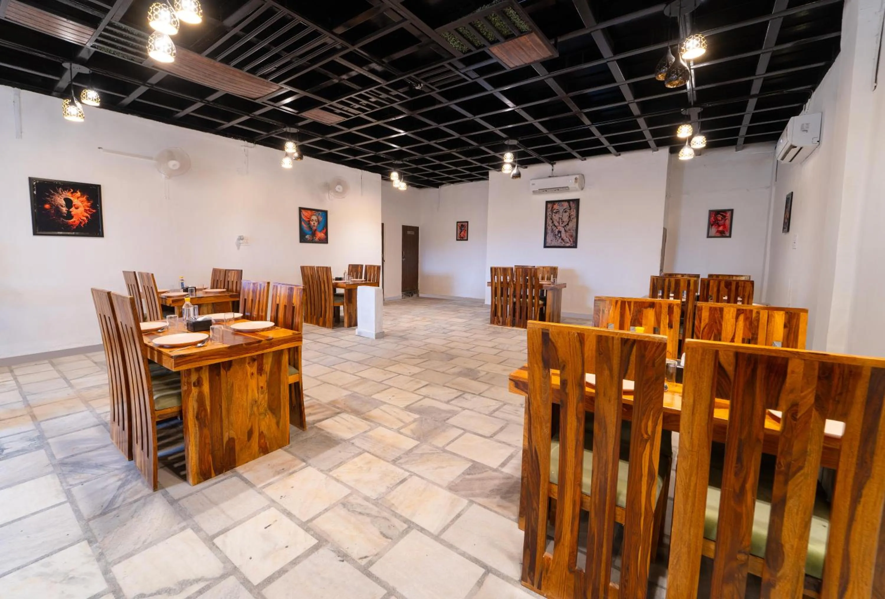 Restaurant/places to eat in Treebo Blu Vvu