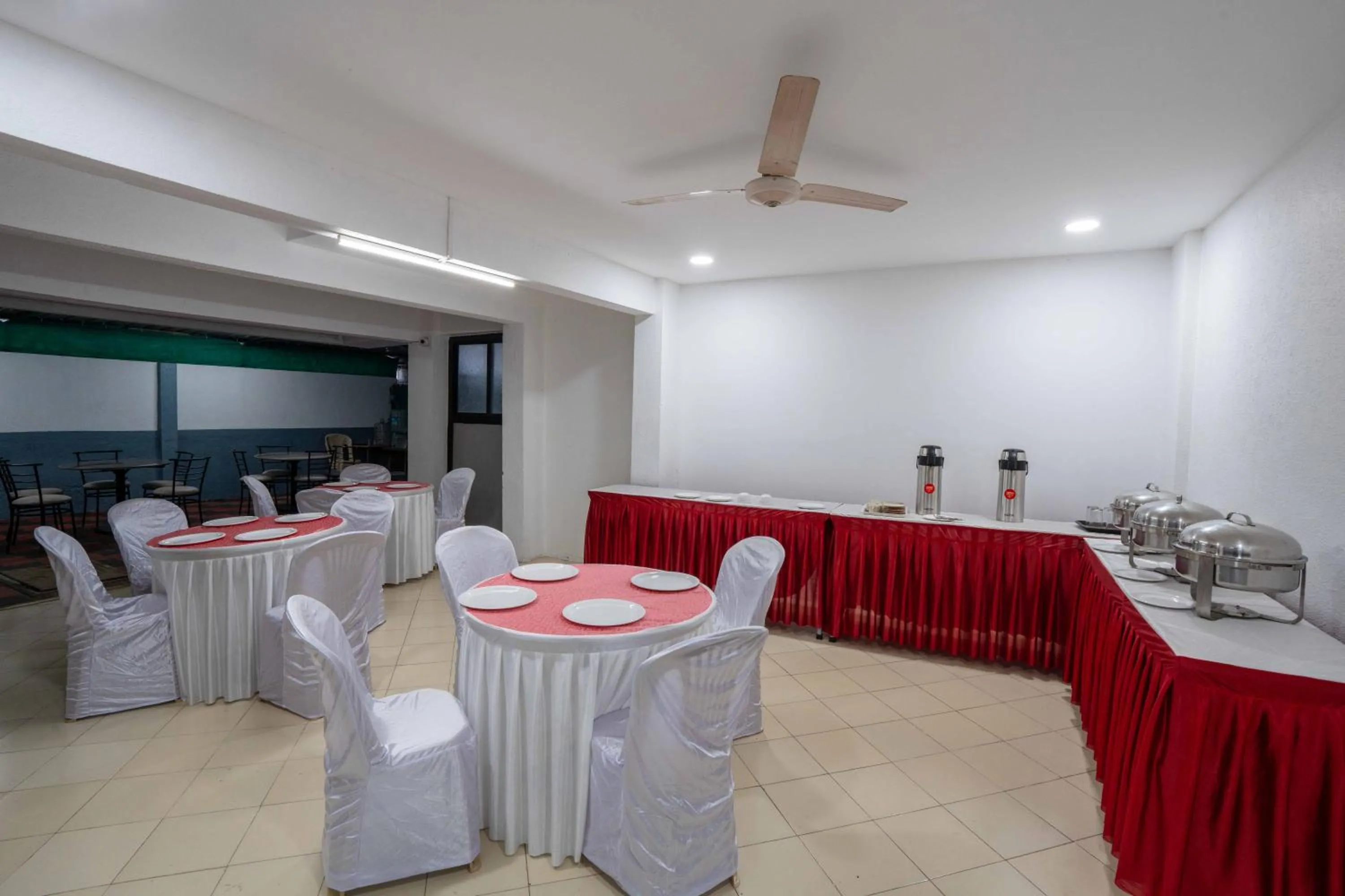 Dining area in Treebo Royal Comfort Atithi