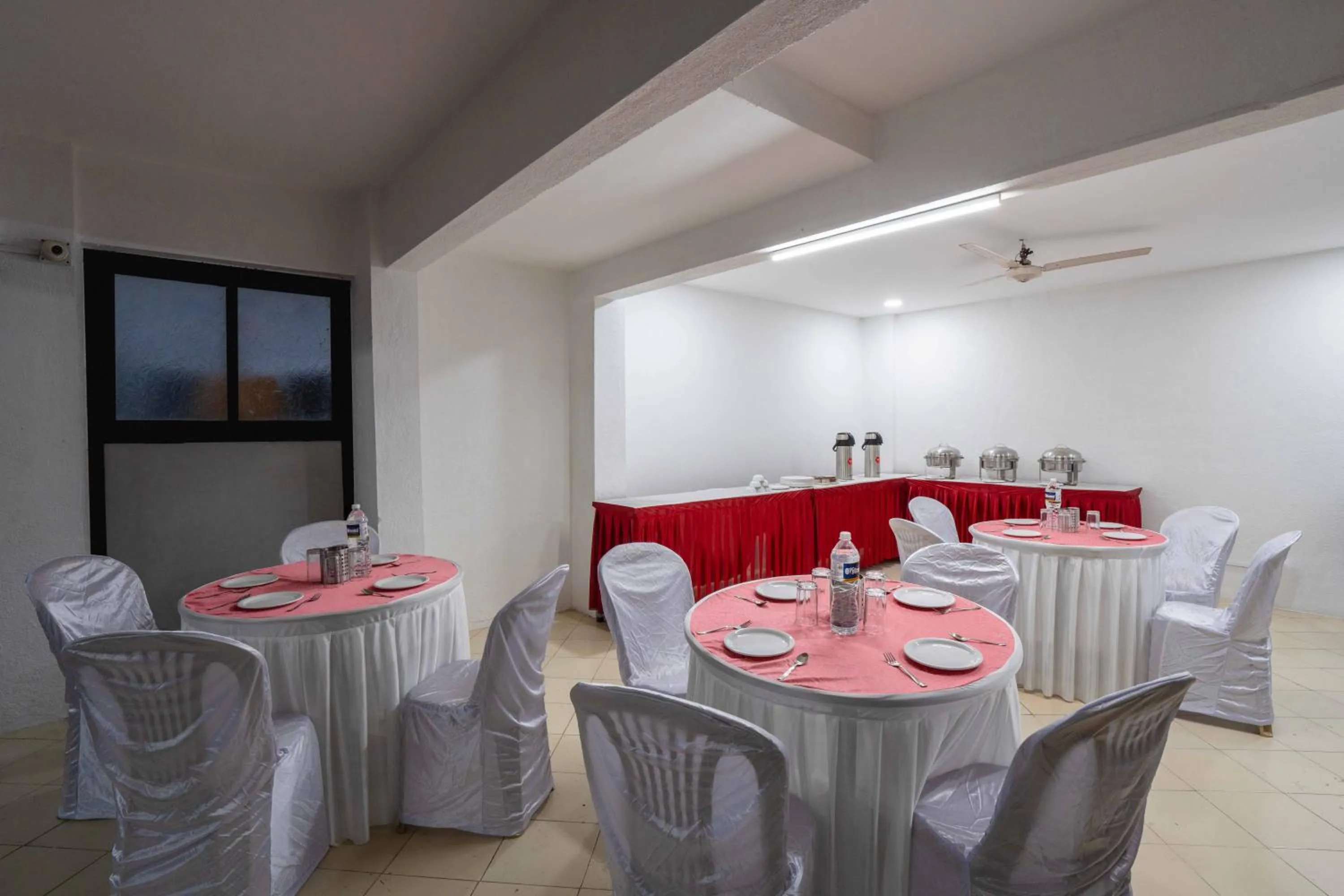 Dining area in Treebo Royal Comfort Atithi