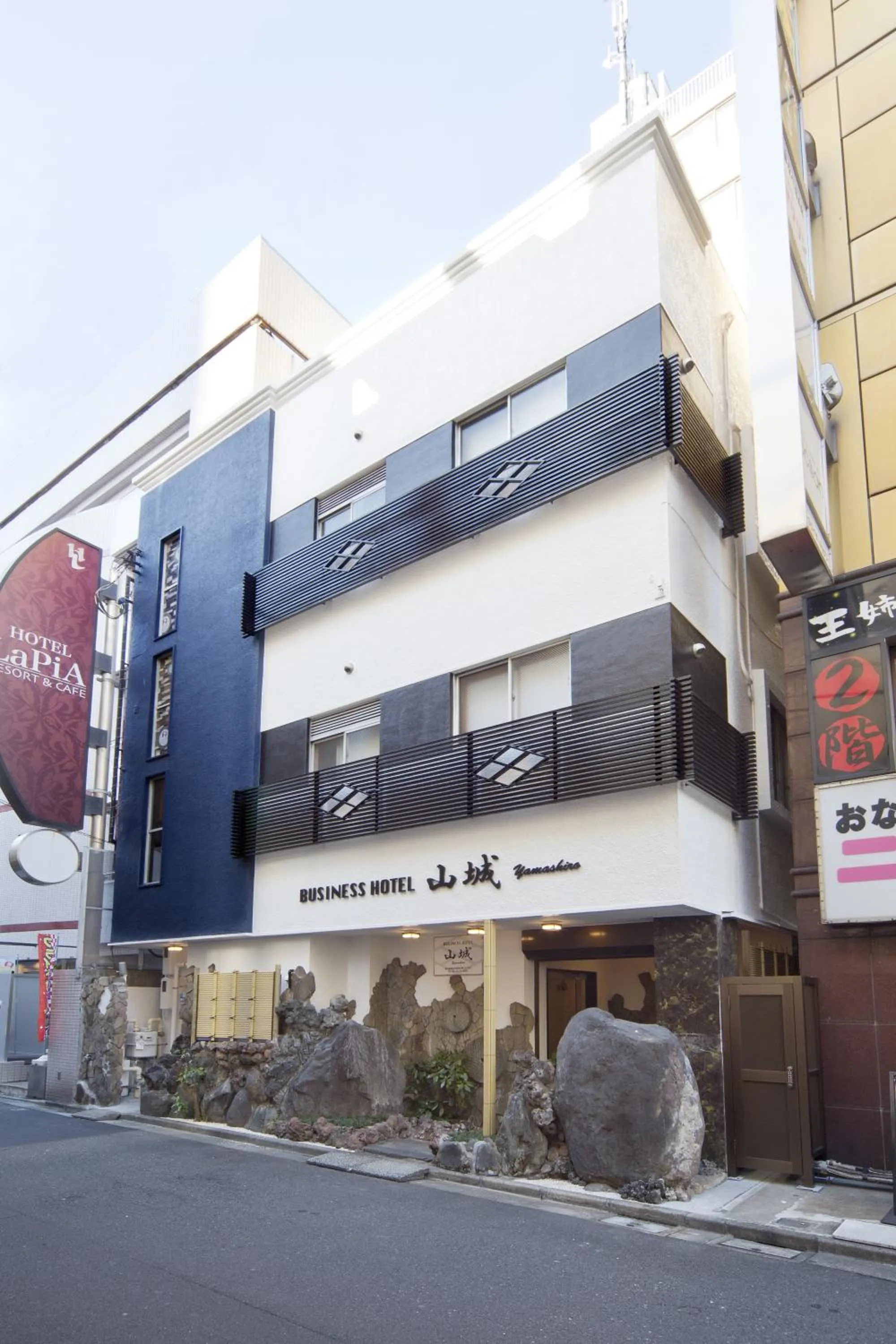 Facade/entrance in Business Hotel Yamashiro