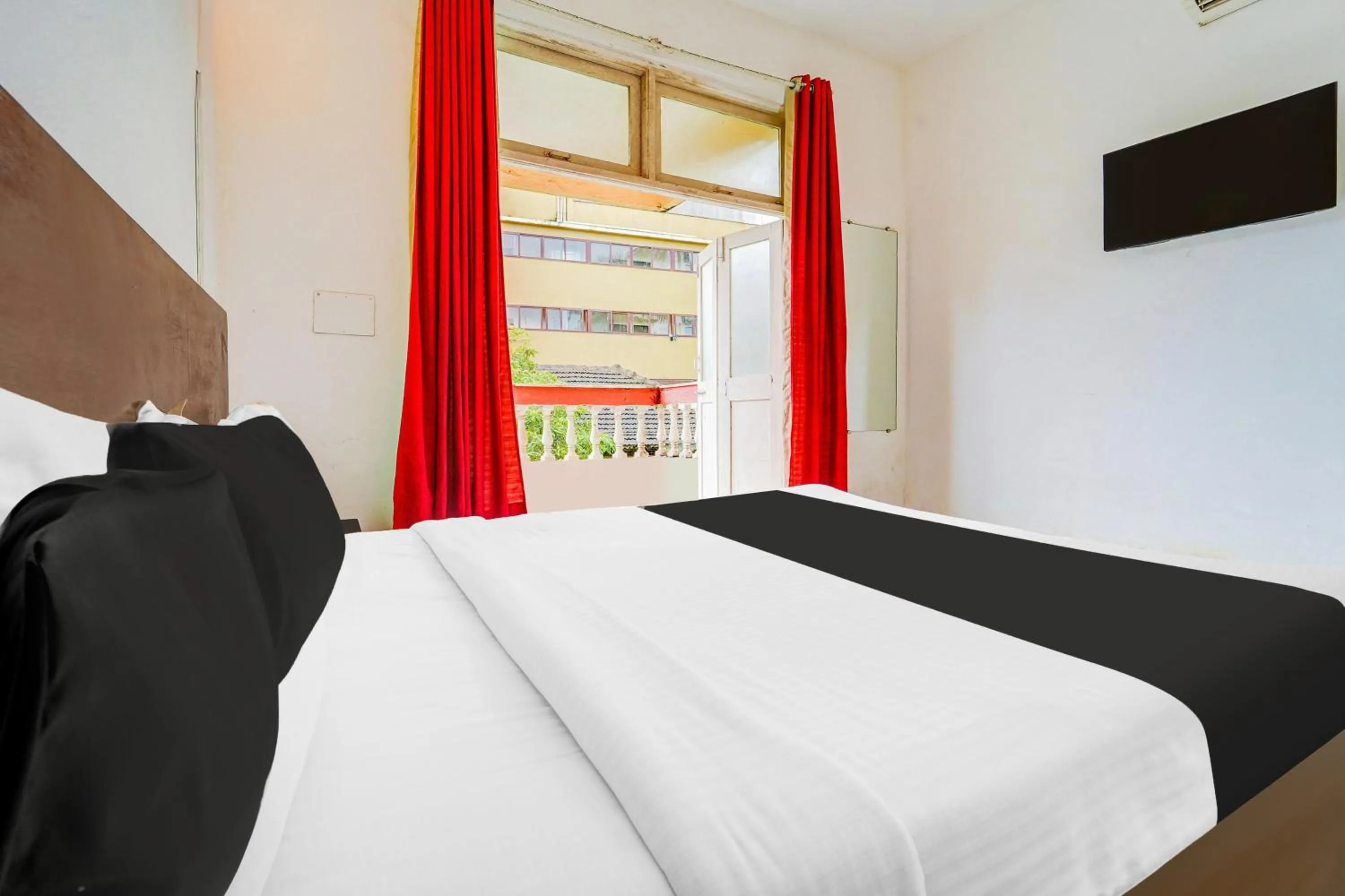 Bedroom, Bed in Townhouse Calangute - Baga Circle Formerly Park Avenue