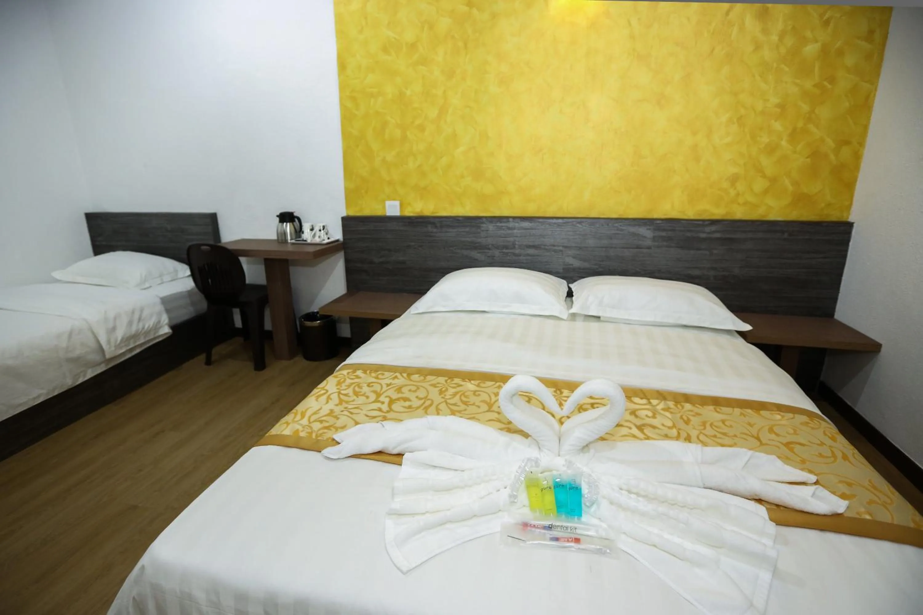 Bedroom, Bed in New Dawn Hotel Pontian Sdn Bhd