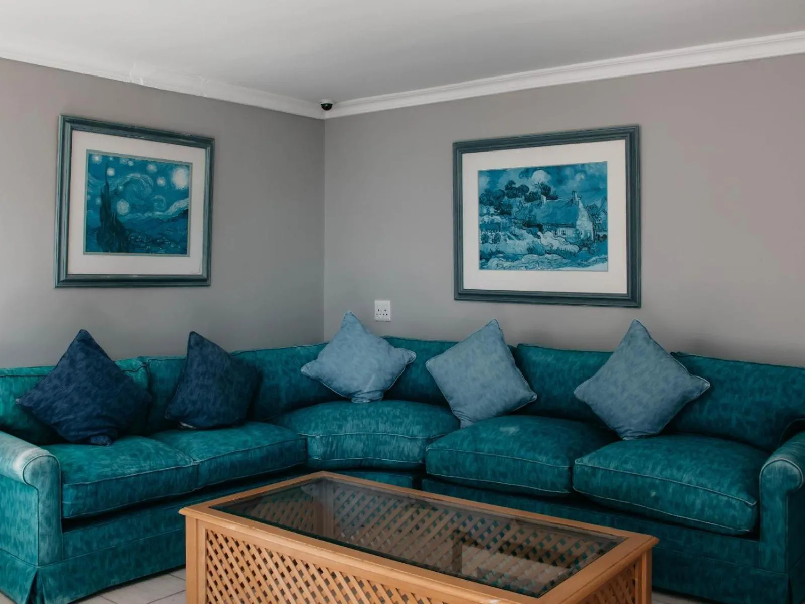 Communal lounge/ TV room in Craigrownie Luxury Guest House