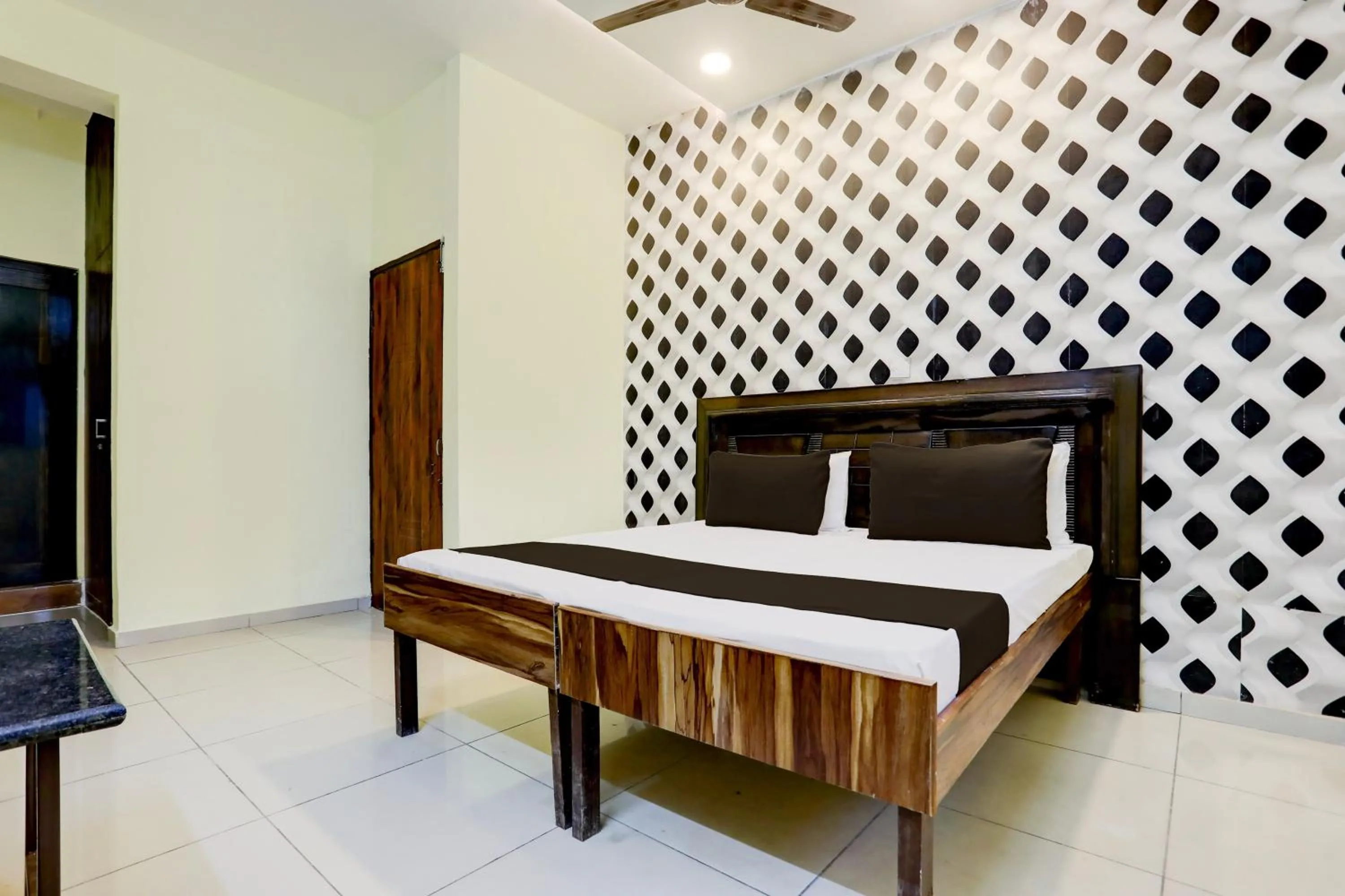 Bedroom, Bed in Hotel O HILL VIEW LUXURIOUS ROOMS