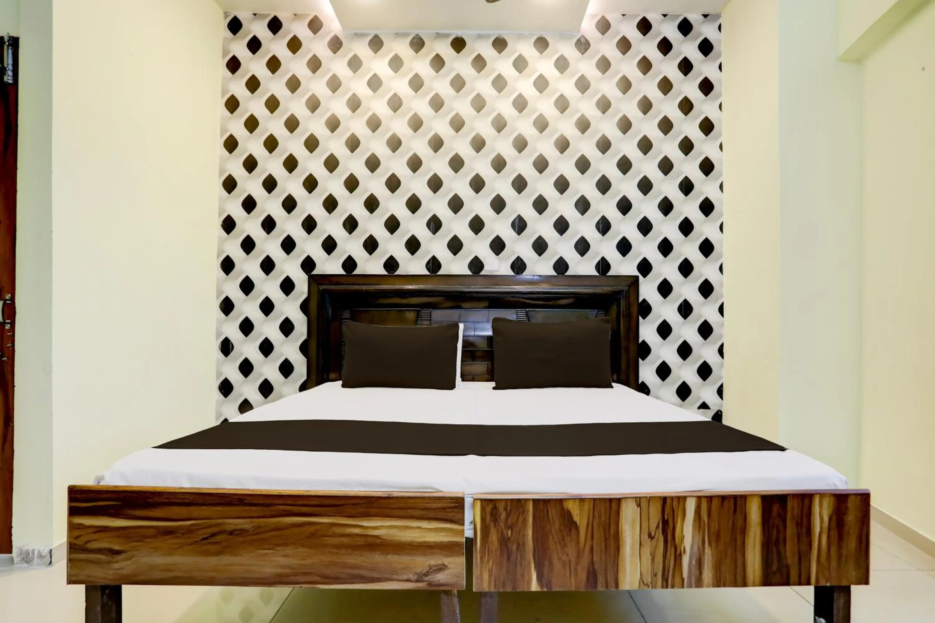 Bedroom, Bed in Hotel O HILL VIEW LUXURIOUS ROOMS