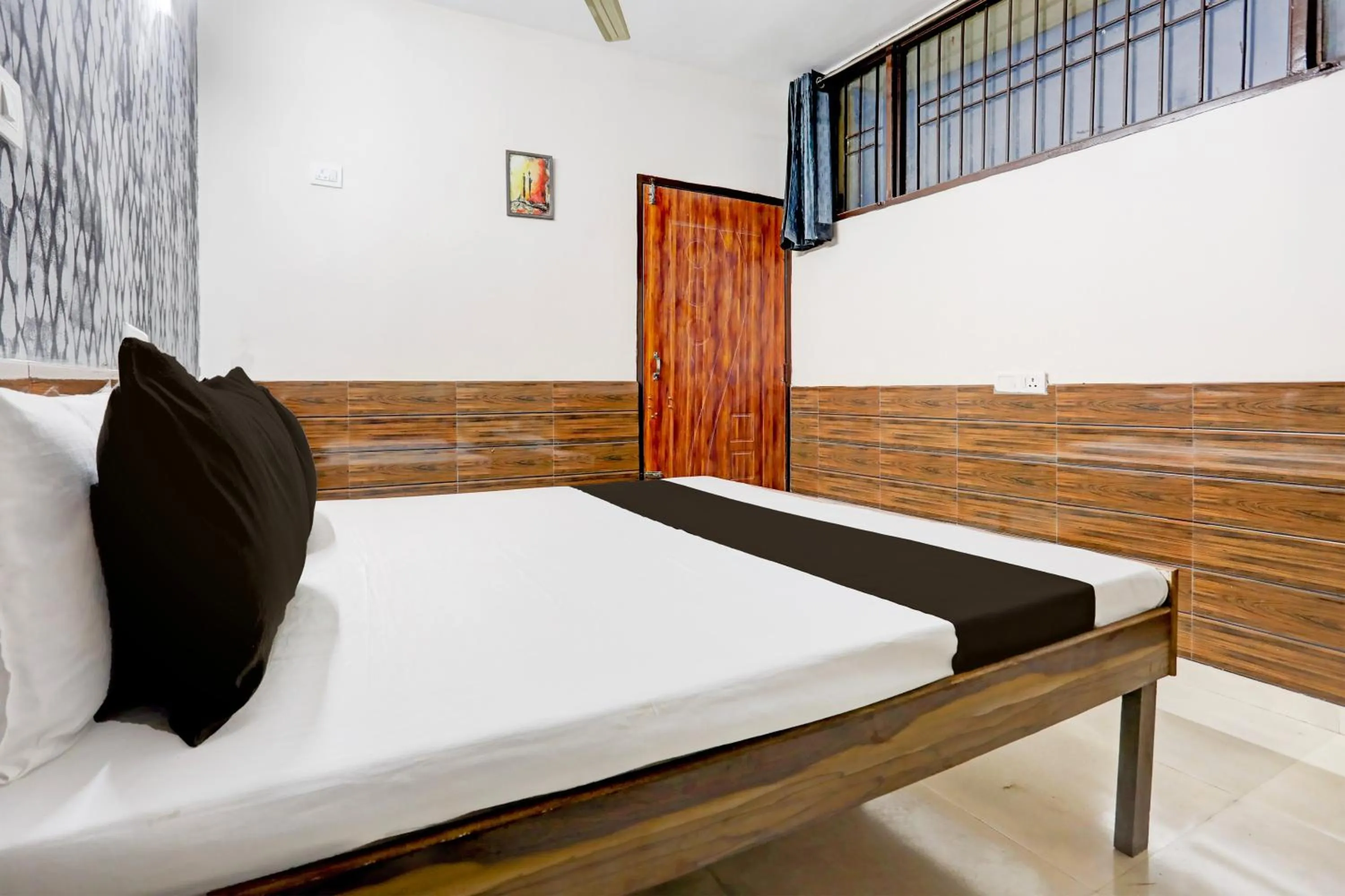 Bedroom, Bed in Hotel O HILL VIEW LUXURIOUS ROOMS