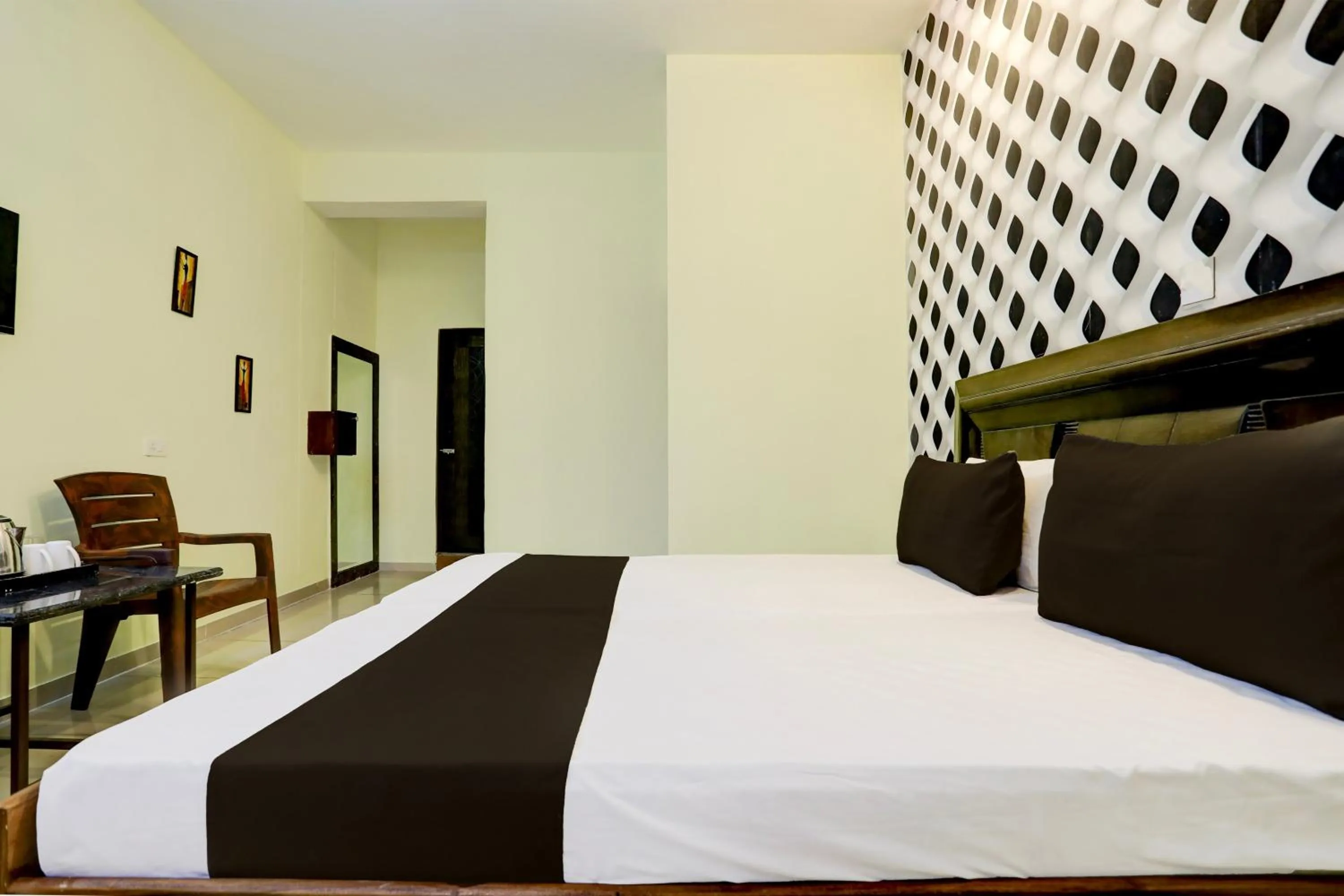 Bedroom, Bed in Hotel O HILL VIEW LUXURIOUS ROOMS