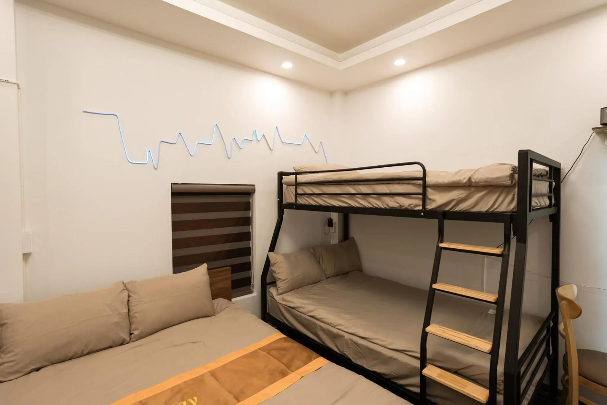 Bed in X-Stay Thư Trung