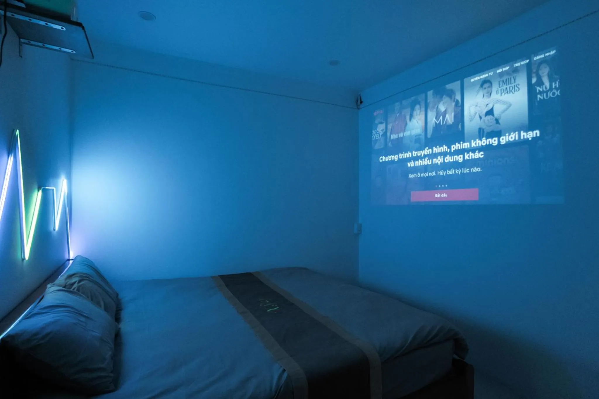 Communal lounge/ TV room, Bed in X-Stay Thư Trung