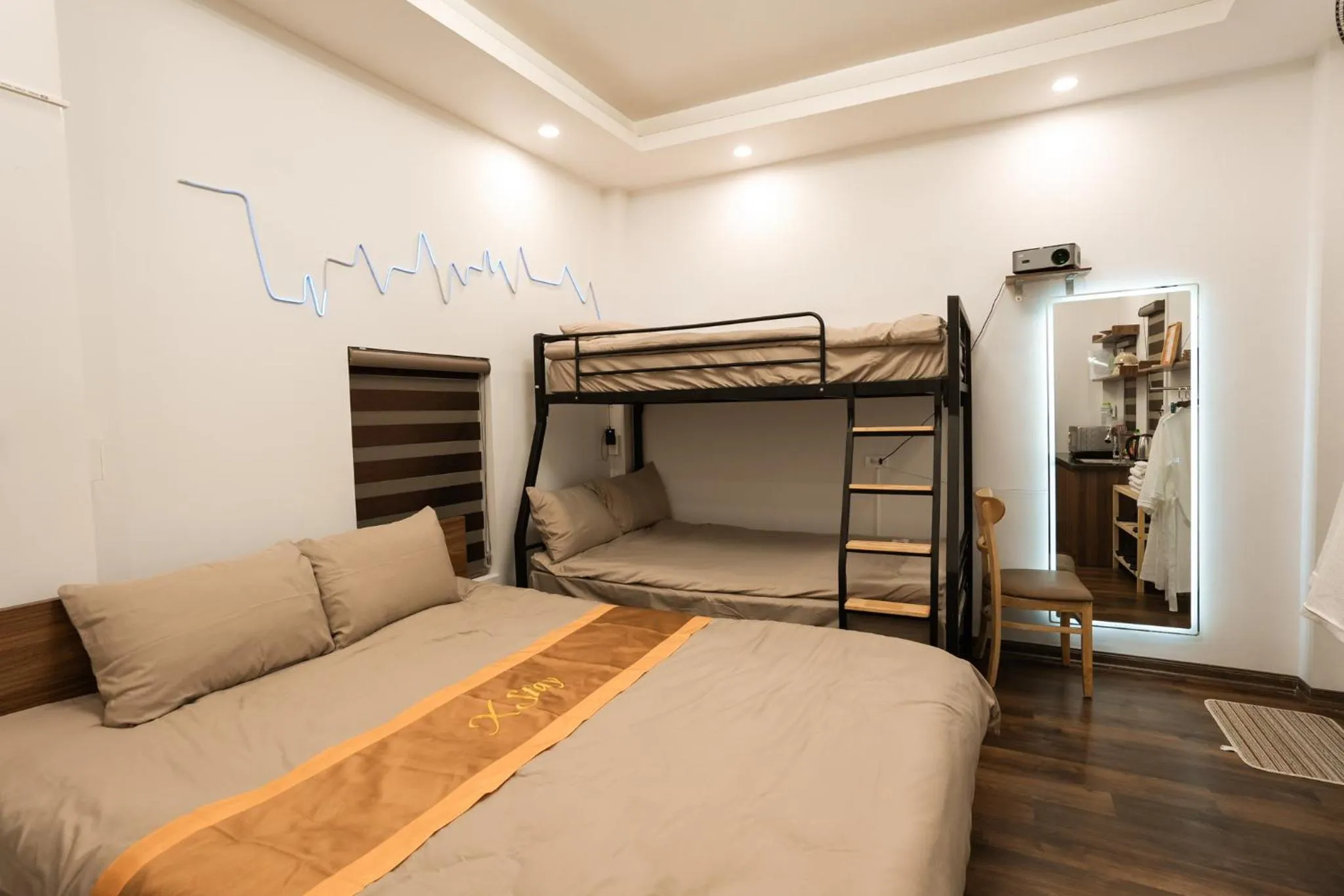 Bed in X-Stay Thư Trung