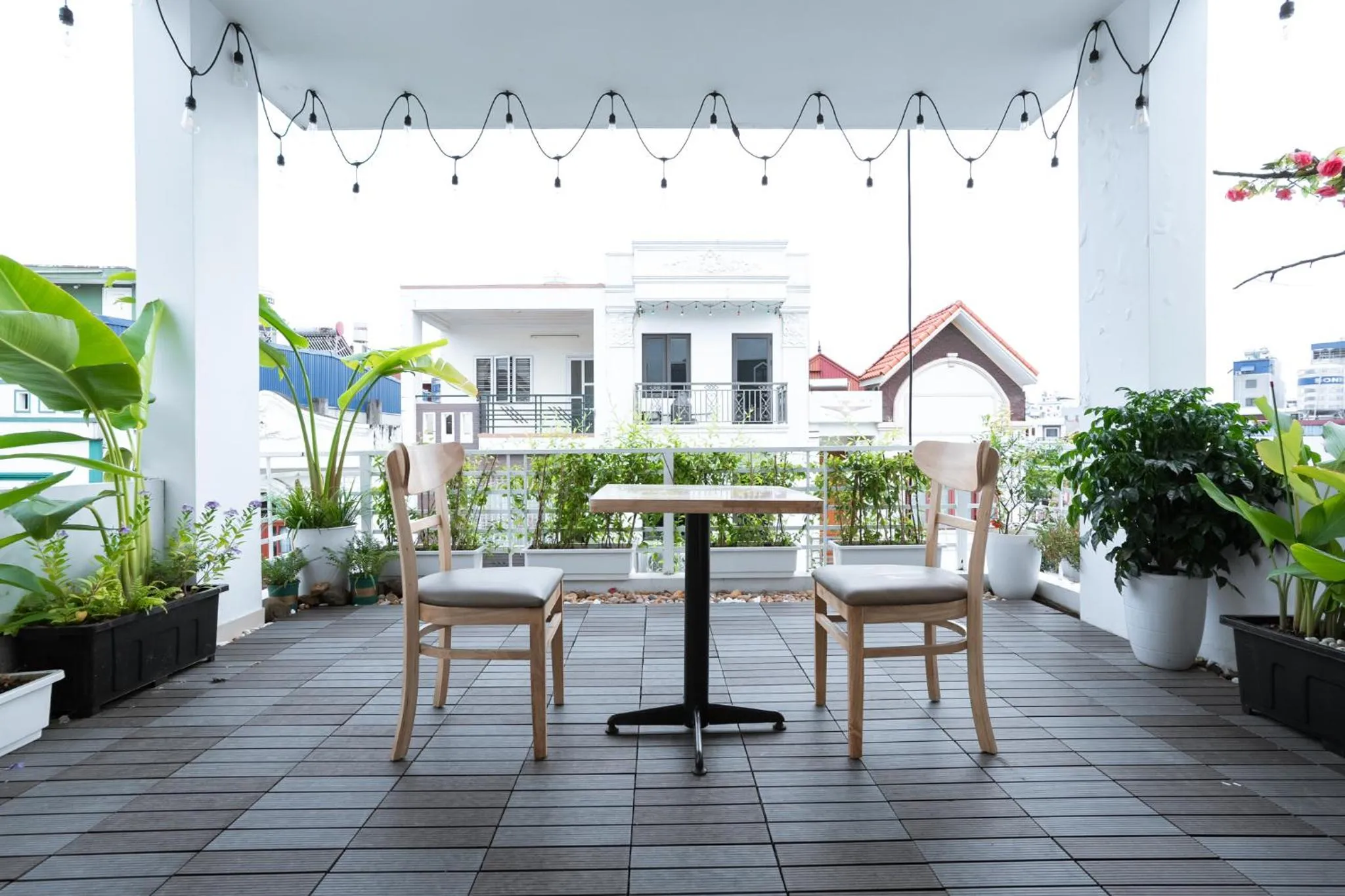 Patio in X-Stay Thư Trung